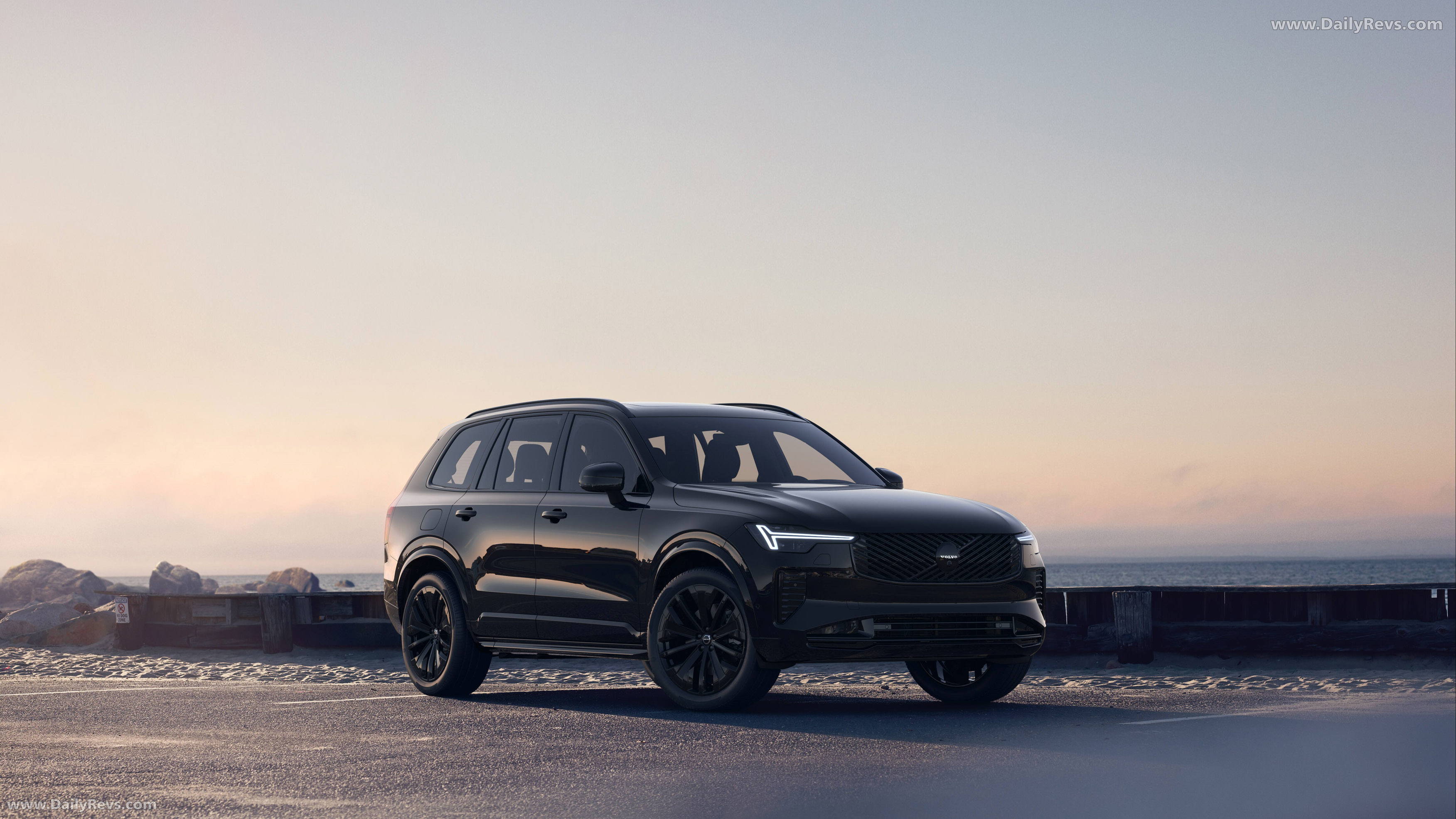 2025 Volvo XC90 Black Edition Front View
