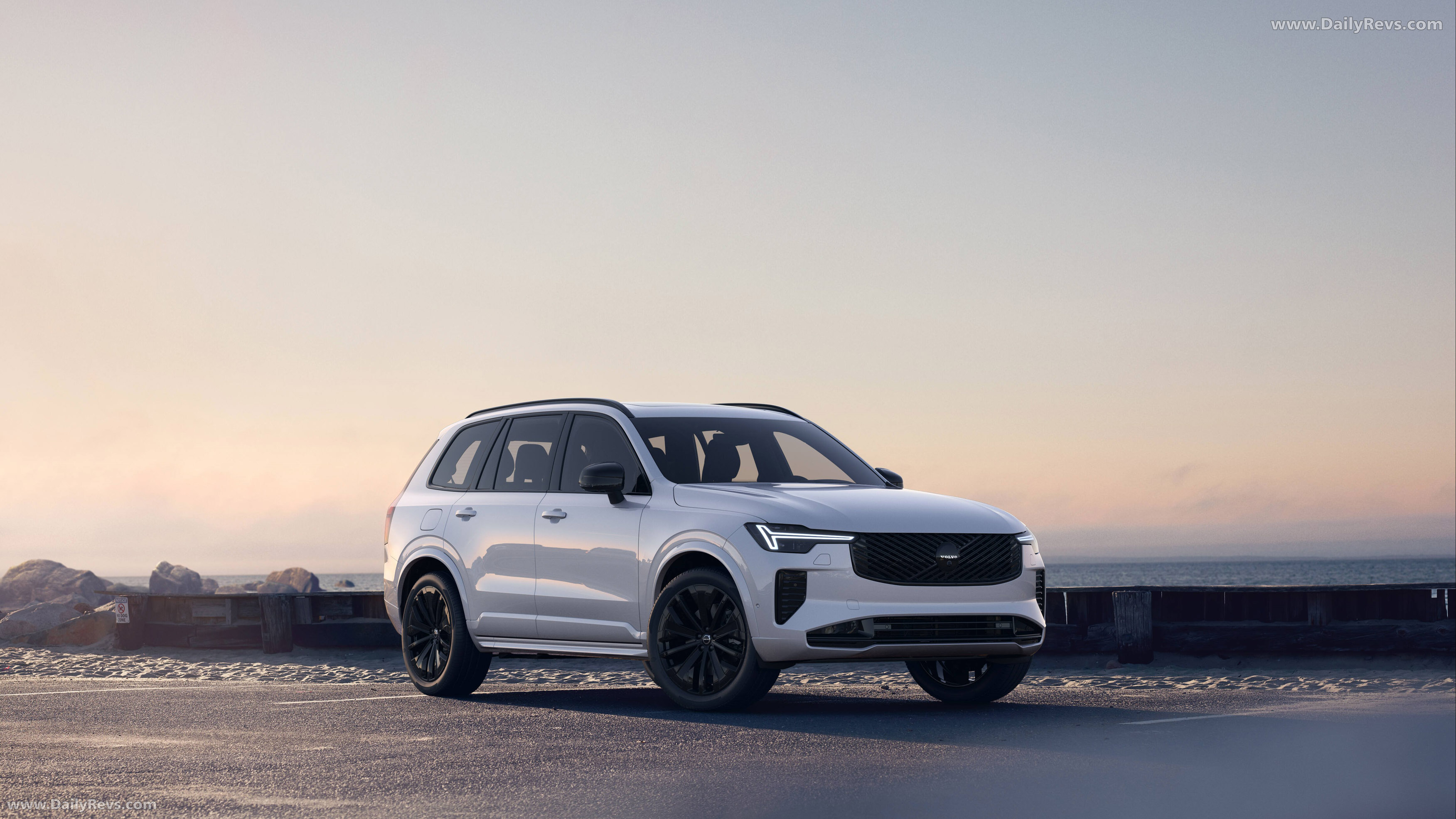 2025 Volvo XC90 Black Edition Front View