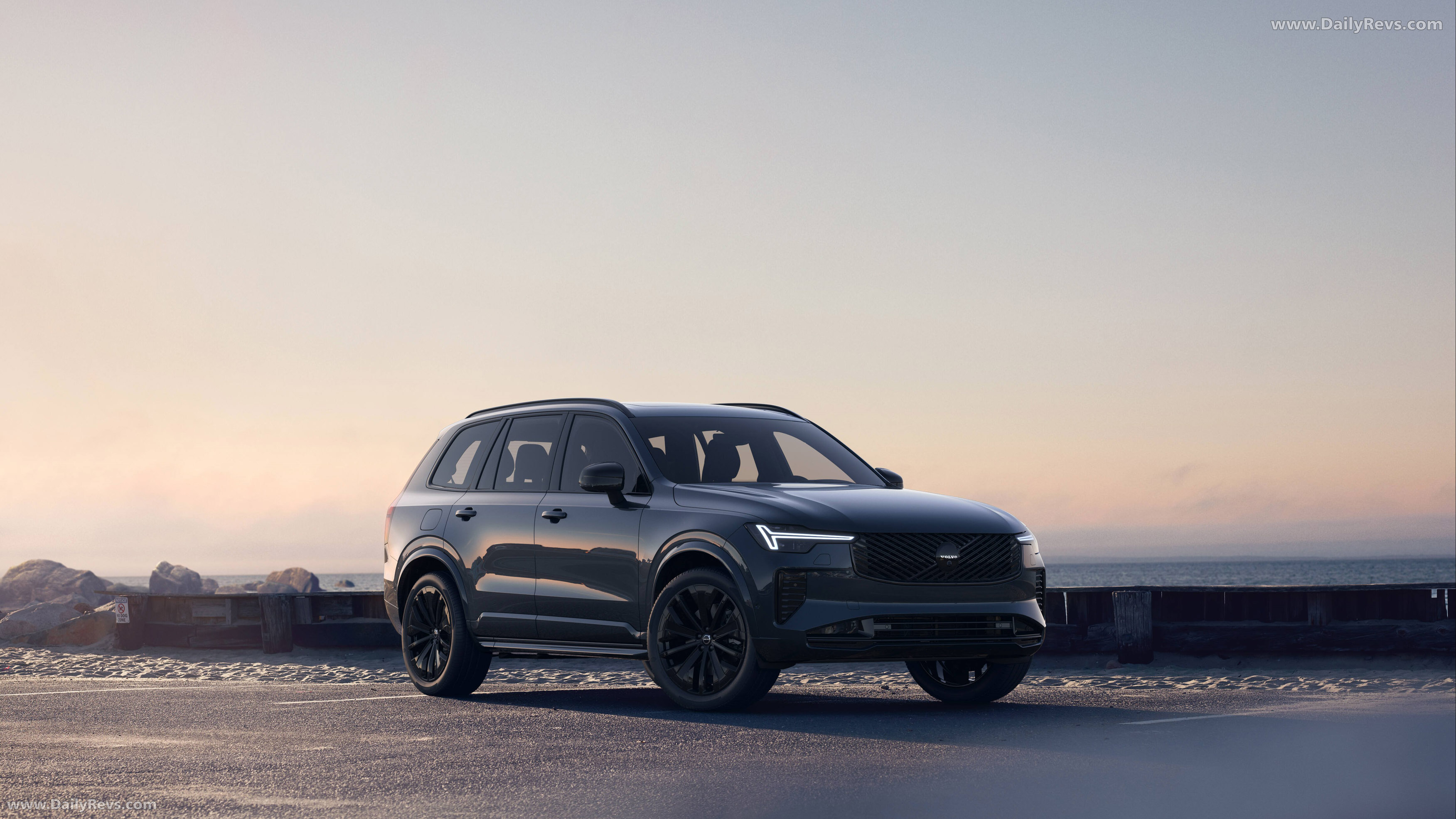 2025 Volvo XC90 Black Edition Front View