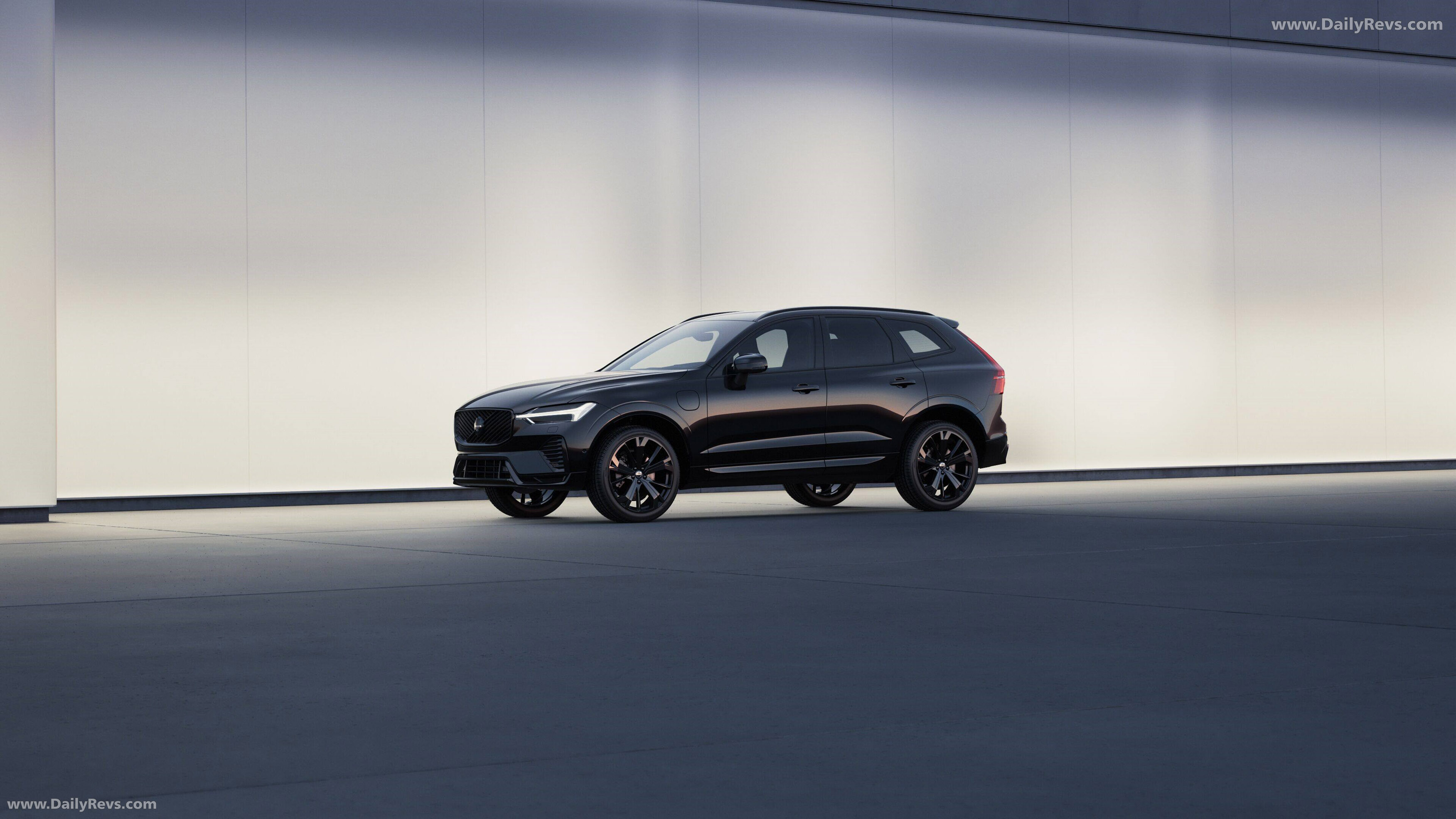 2025 Volvo XC90 Black Edition Side View