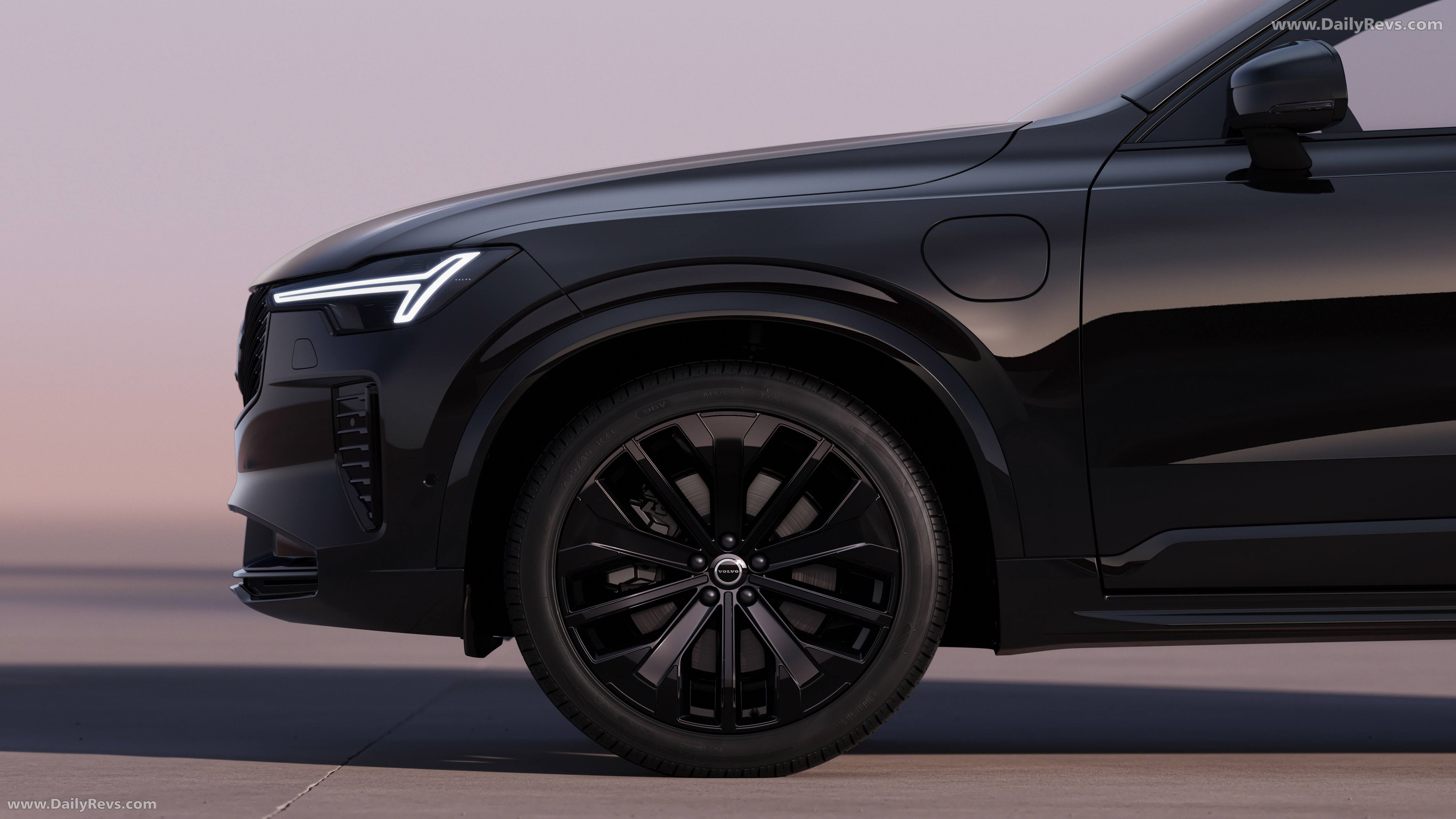 2025 Volvo XC90 Black Edition Exterior