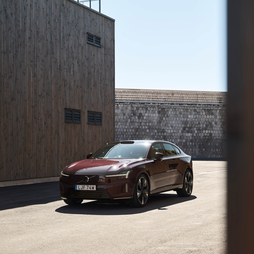 2026 Volvo ES90 Mulberry Red Front View