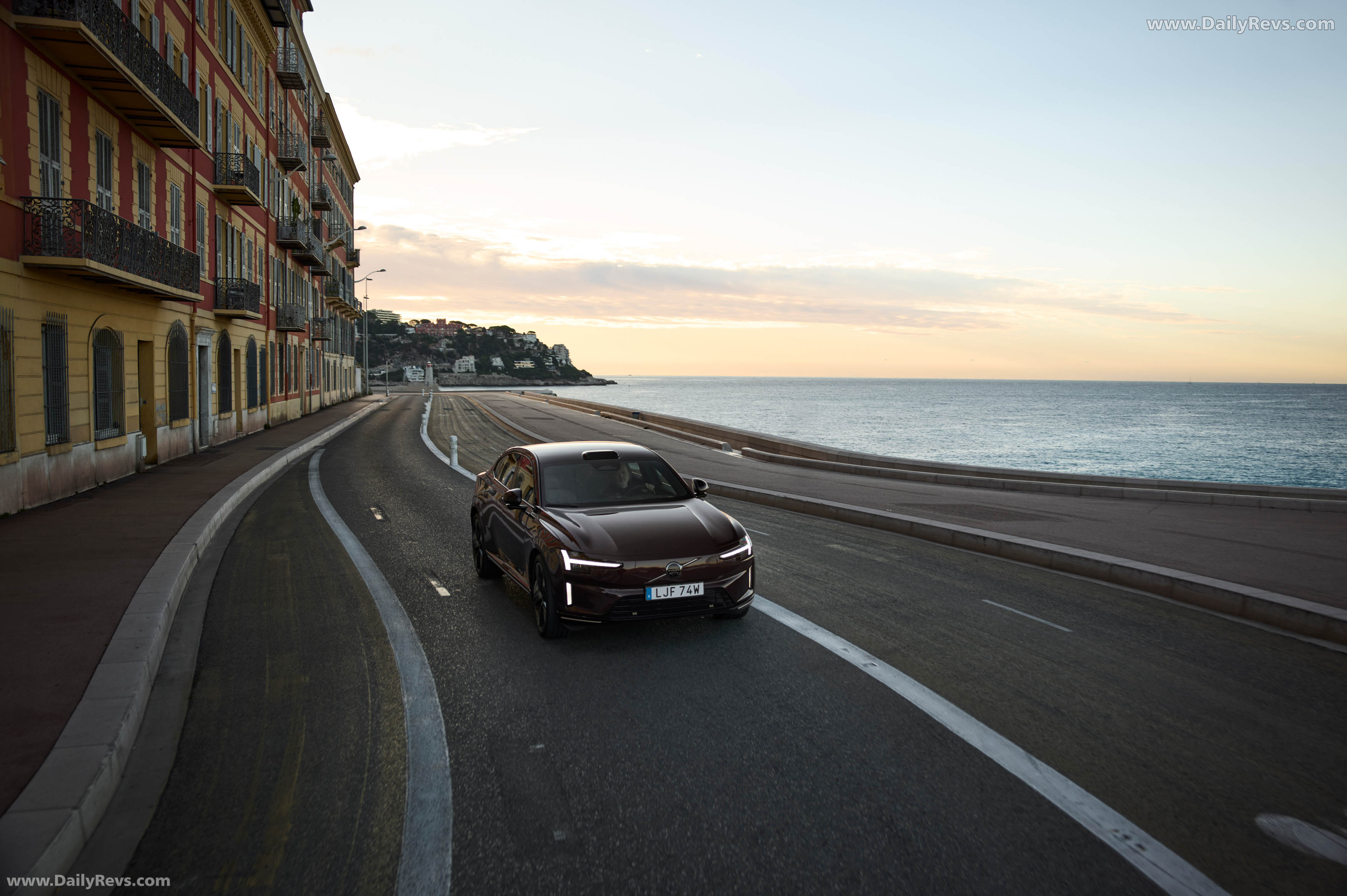 2026 Volvo ES90 Mulberry Red Front View