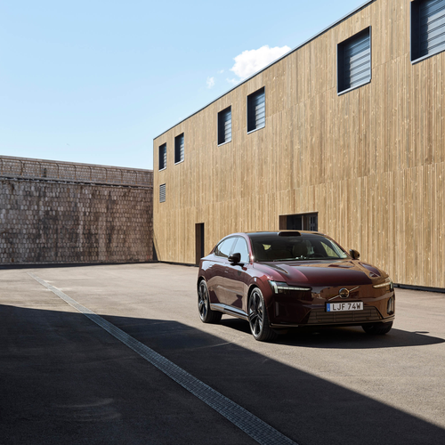 2026 Volvo ES90 Mulberry Red Front View