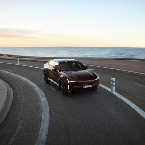2026 Volvo ES90 Mulberry Red Front View