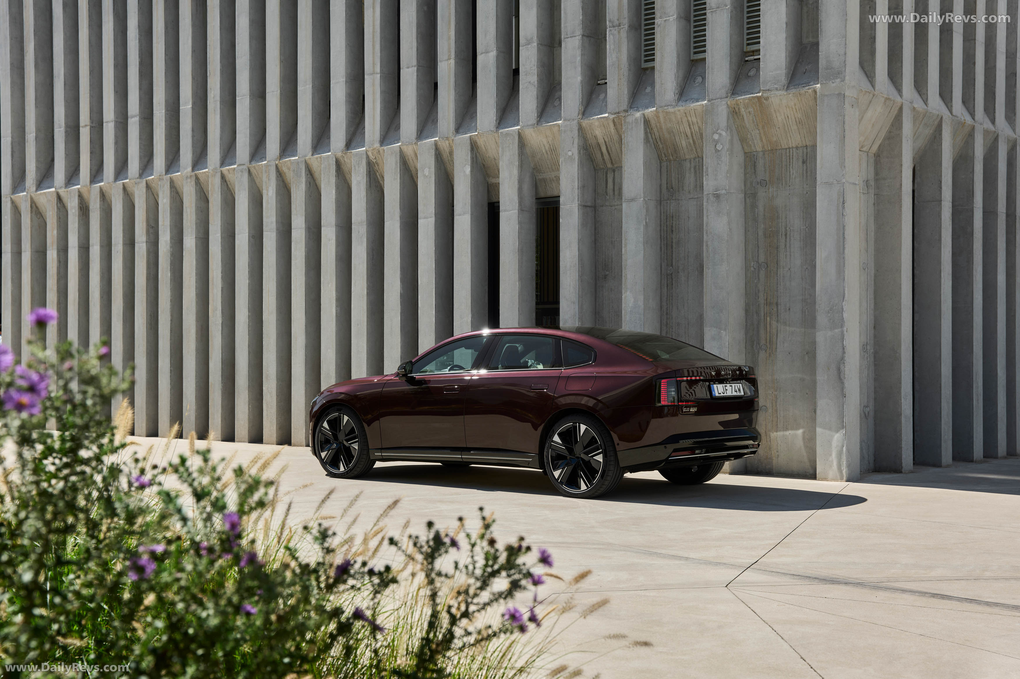 2026 Volvo ES90 Mulberry Red Rear View