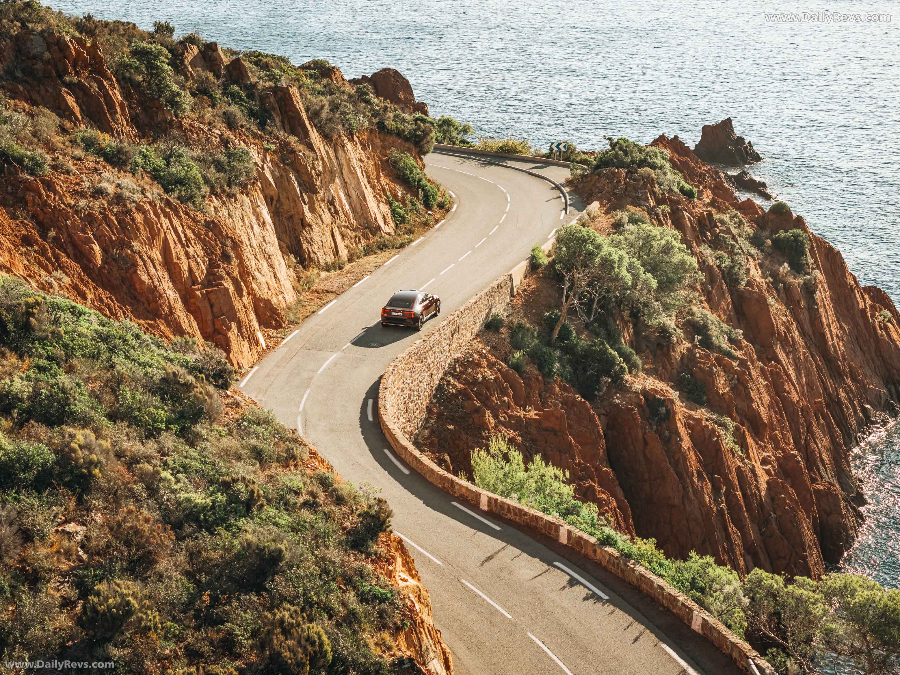 2026 Volvo ES90 Mulberry Red Top View