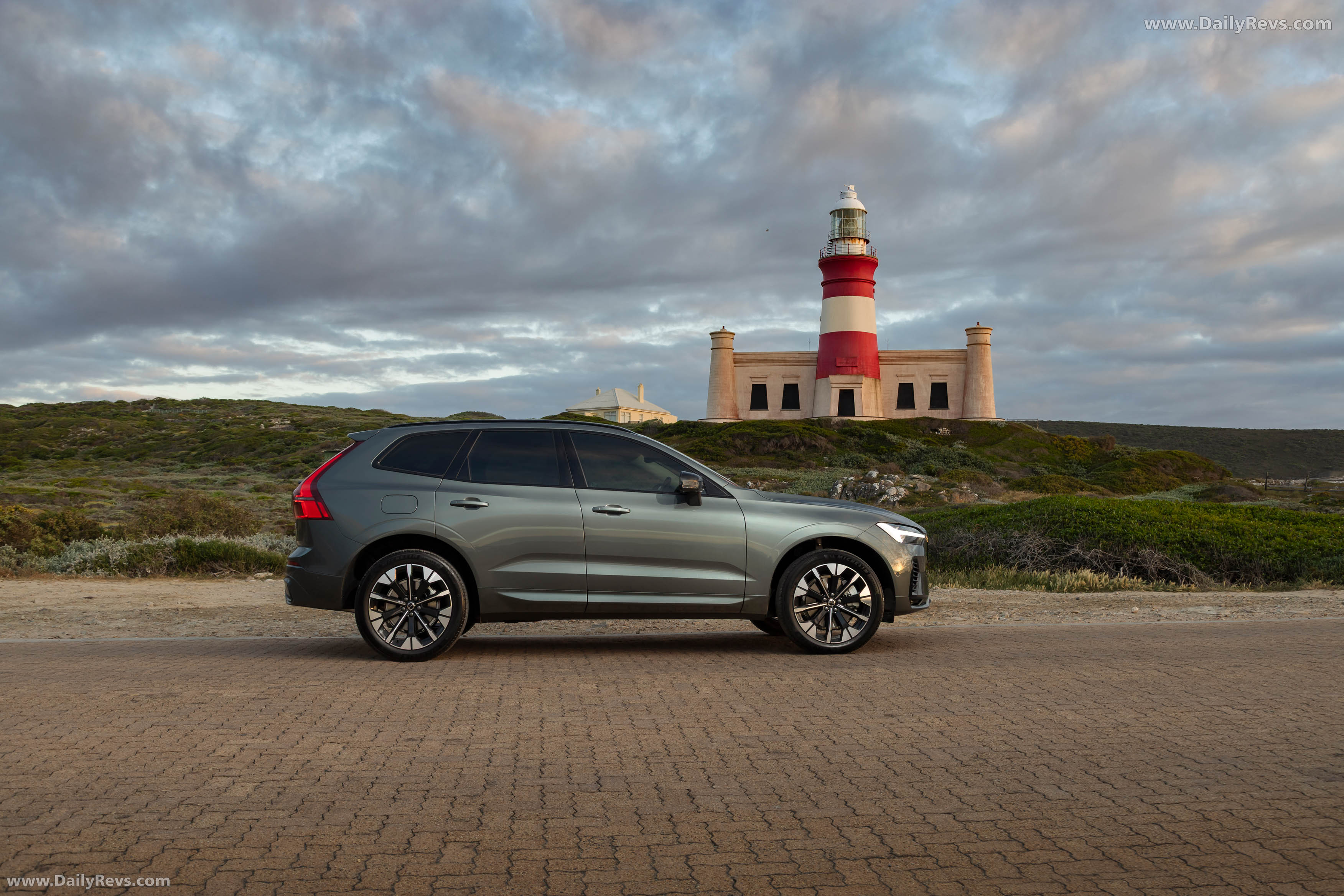 2026 Volvo XC60 South African Version Side View