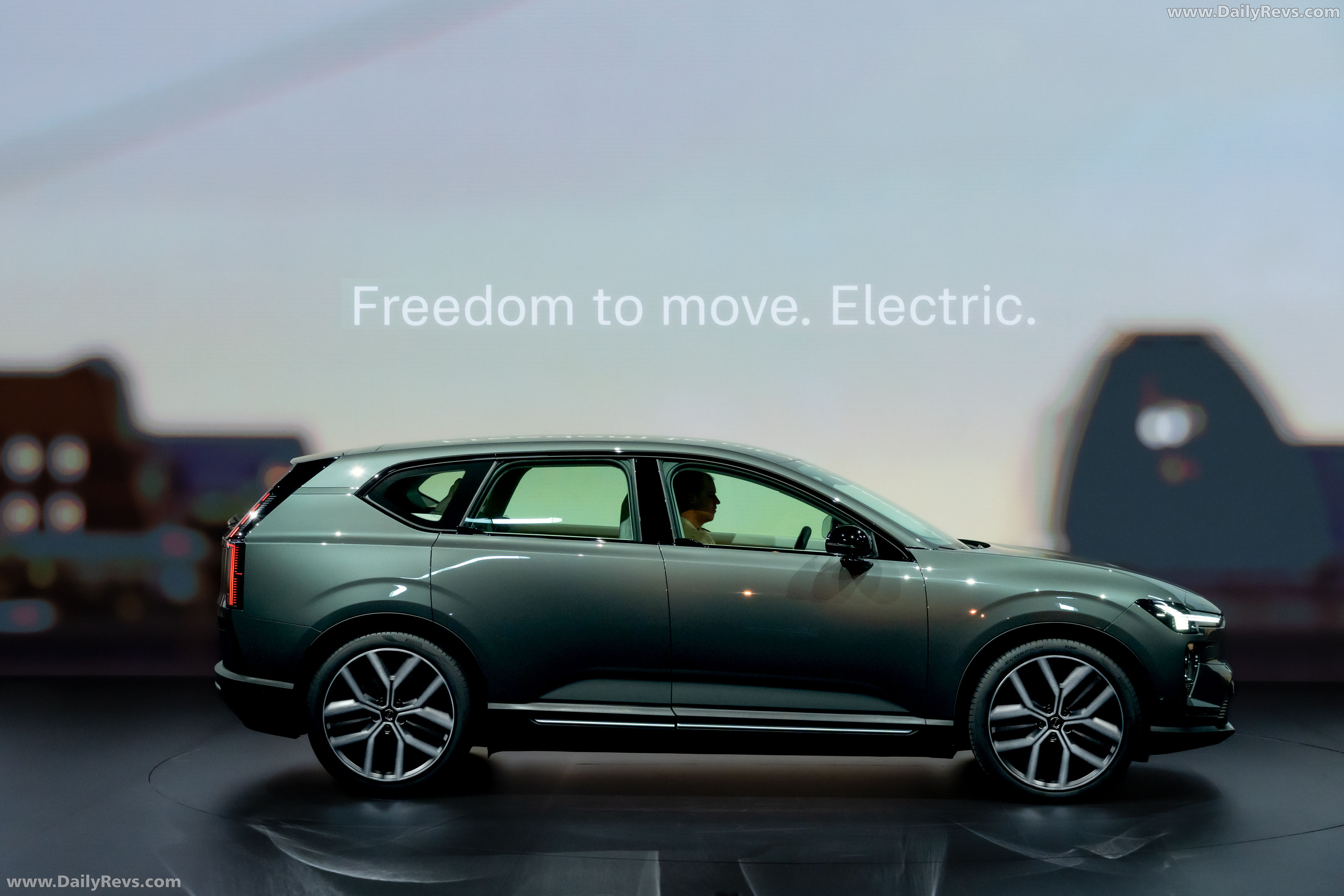 2027 Volvo EX60 Side View