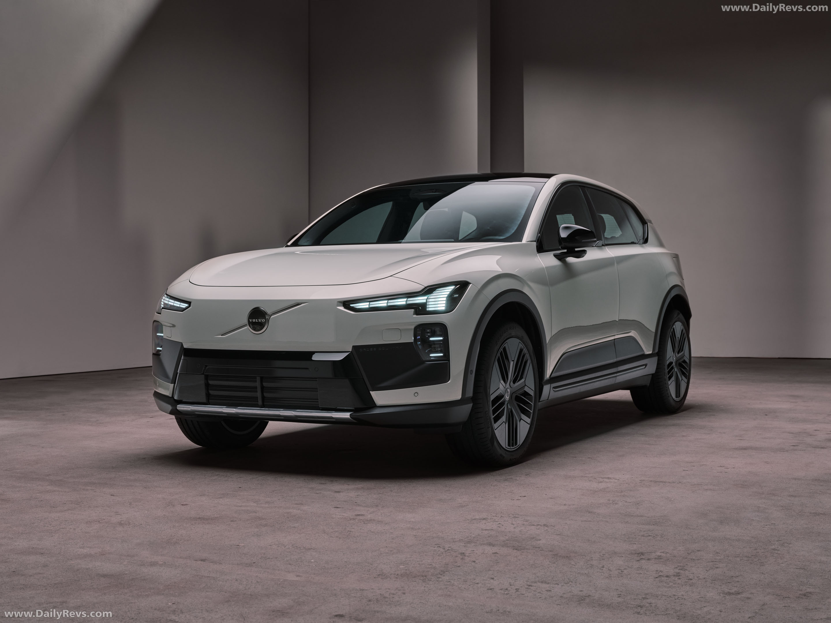 2027 Volvo EX60 Cross Country Front View