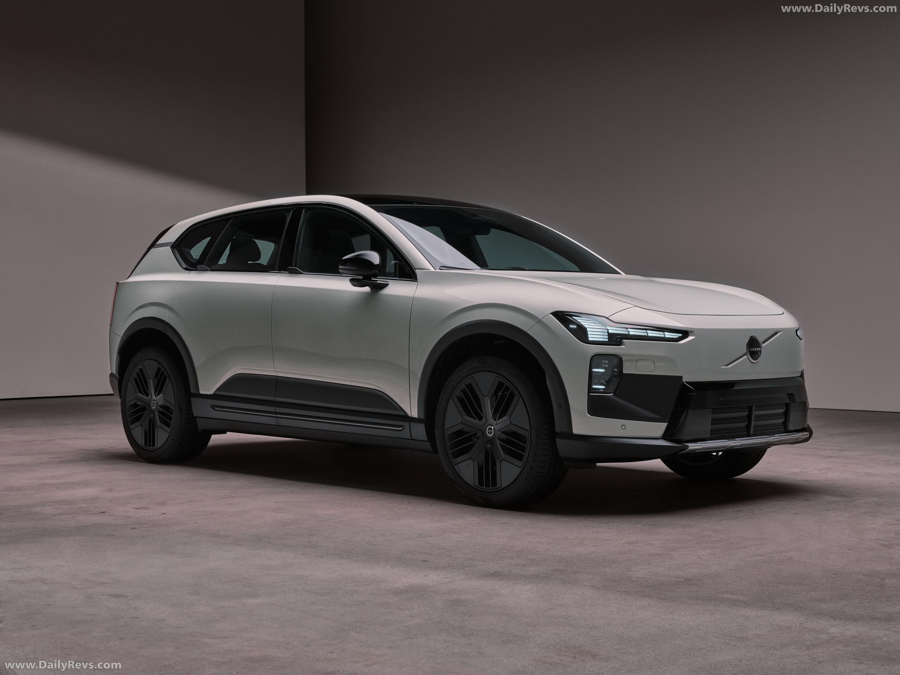 2027 Volvo EX60 Cross Country Front View