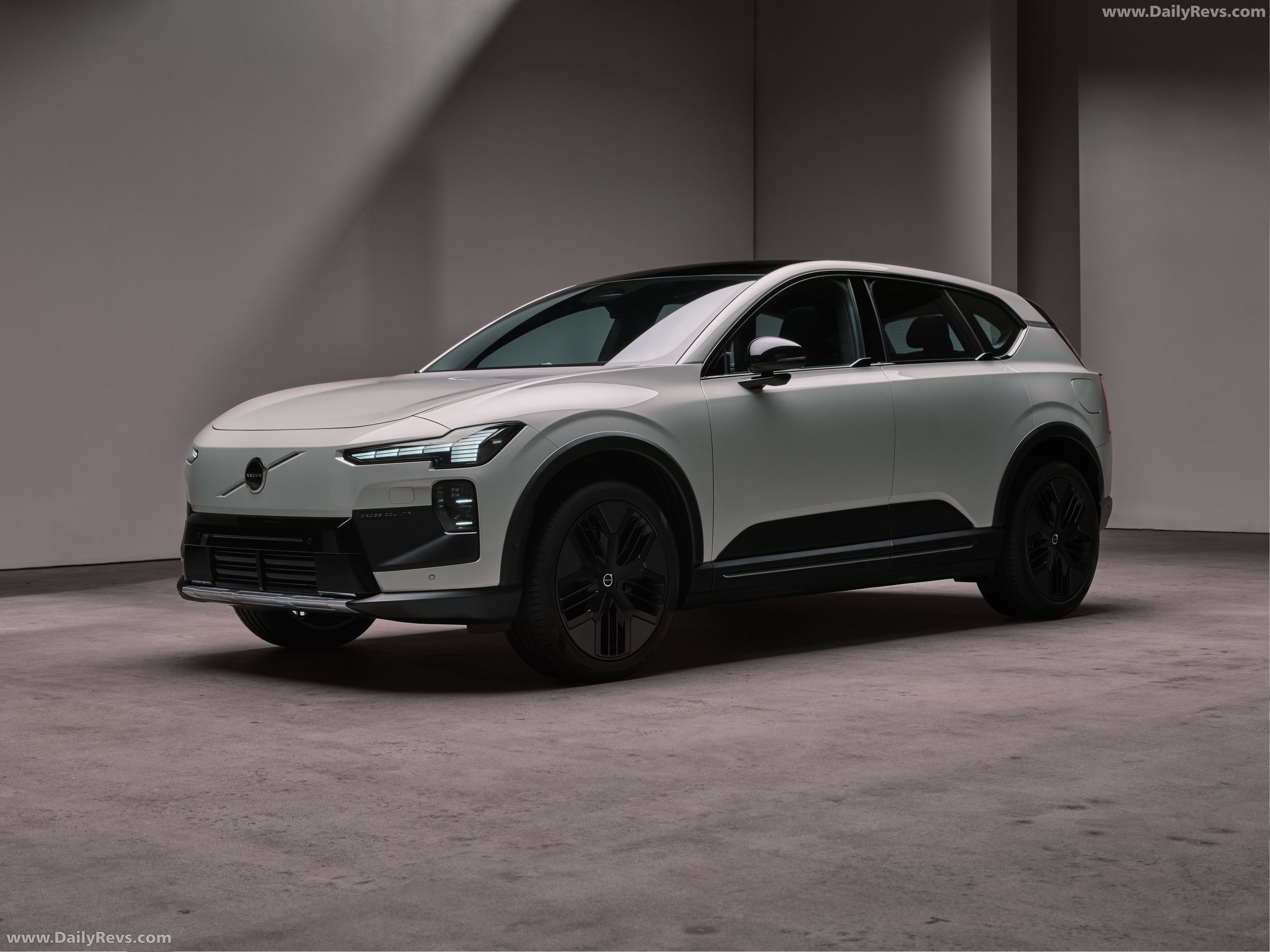 2027 Volvo EX60 Cross Country Front View