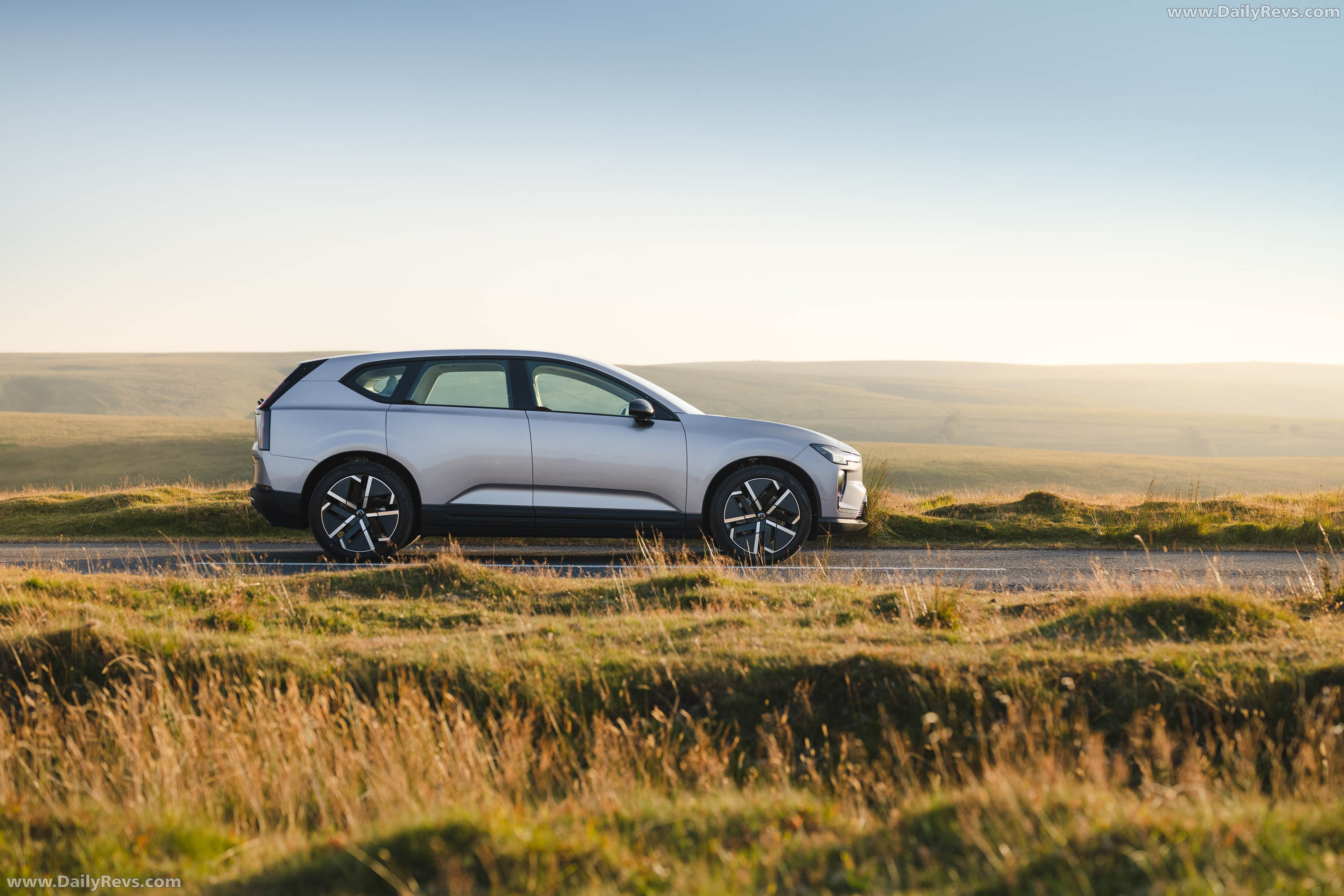 2027 Volvo EX60 UK Version Side View