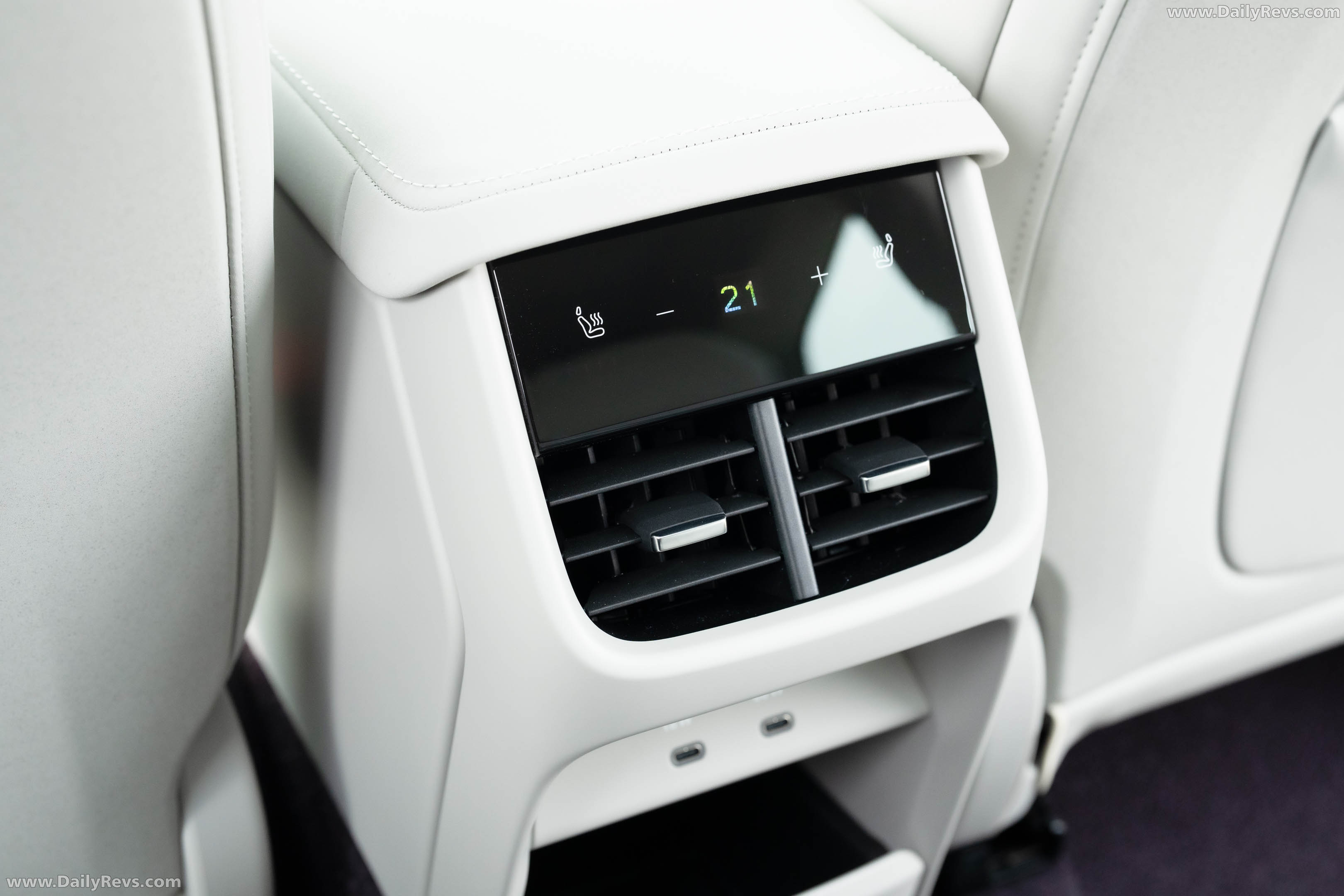 2027 Volvo EX60 UK Version Interior