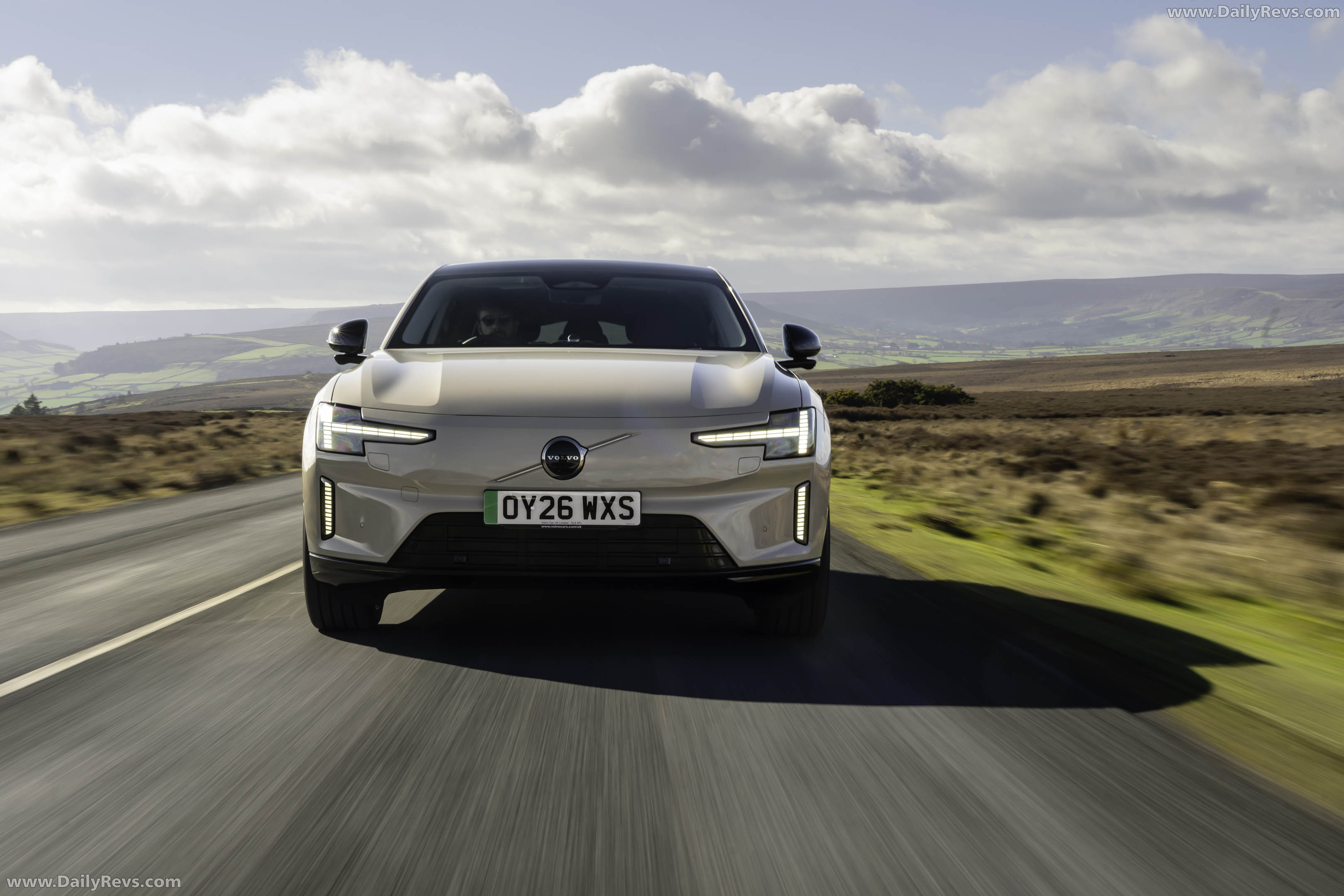 2026 Volvo ES90 UK Version Front View