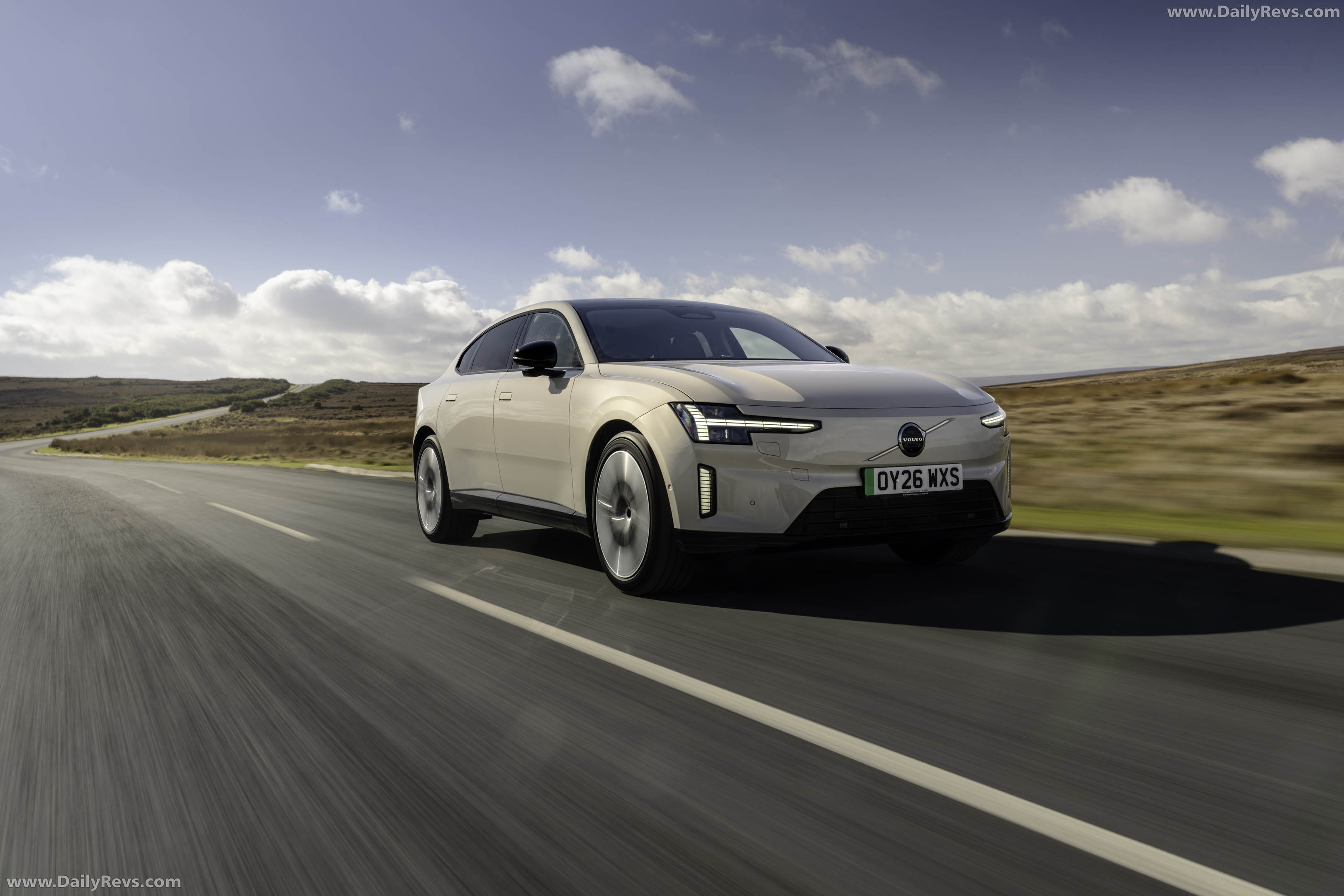 2026 Volvo ES90 UK Version Front View