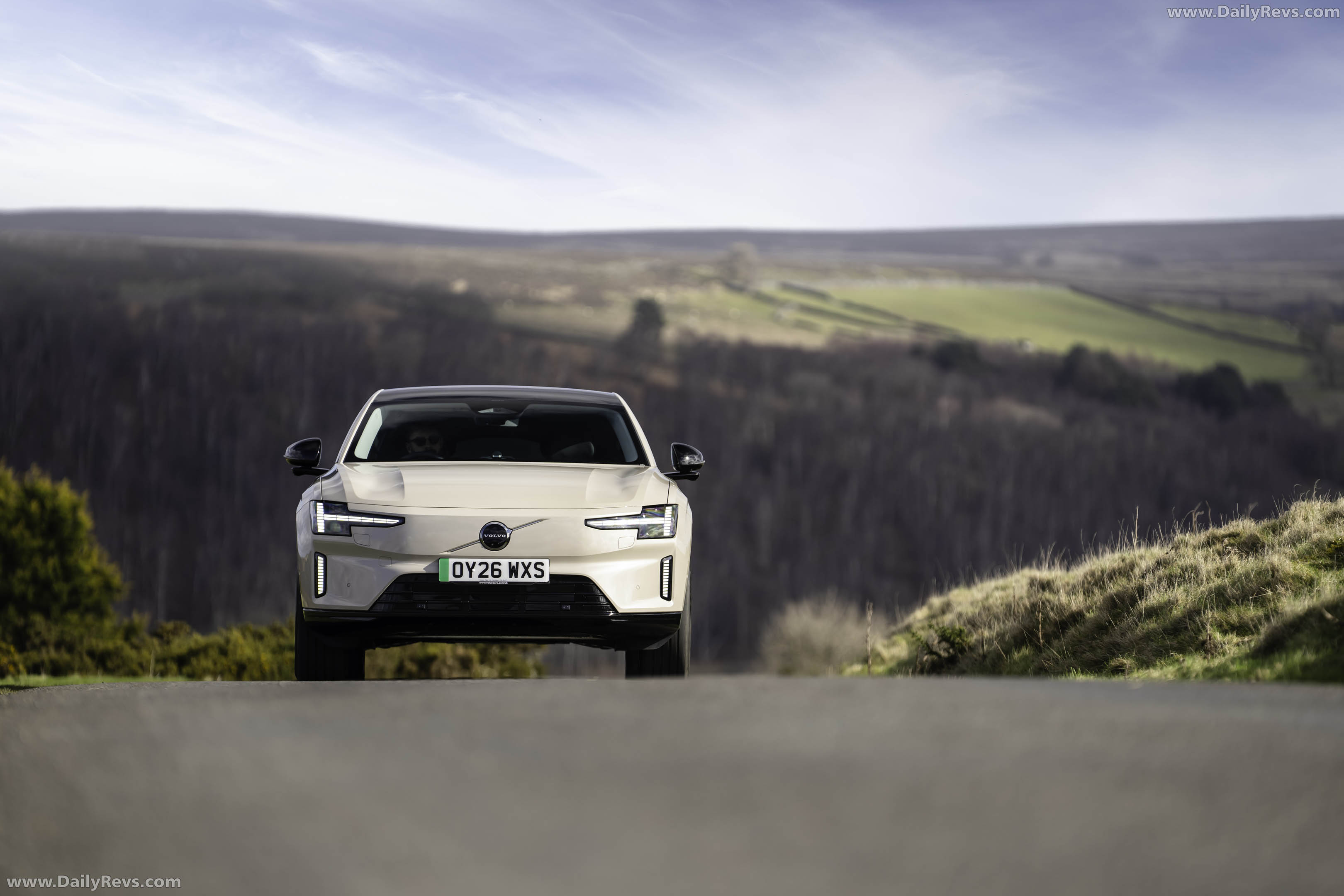 2026 Volvo ES90 UK Version Front View