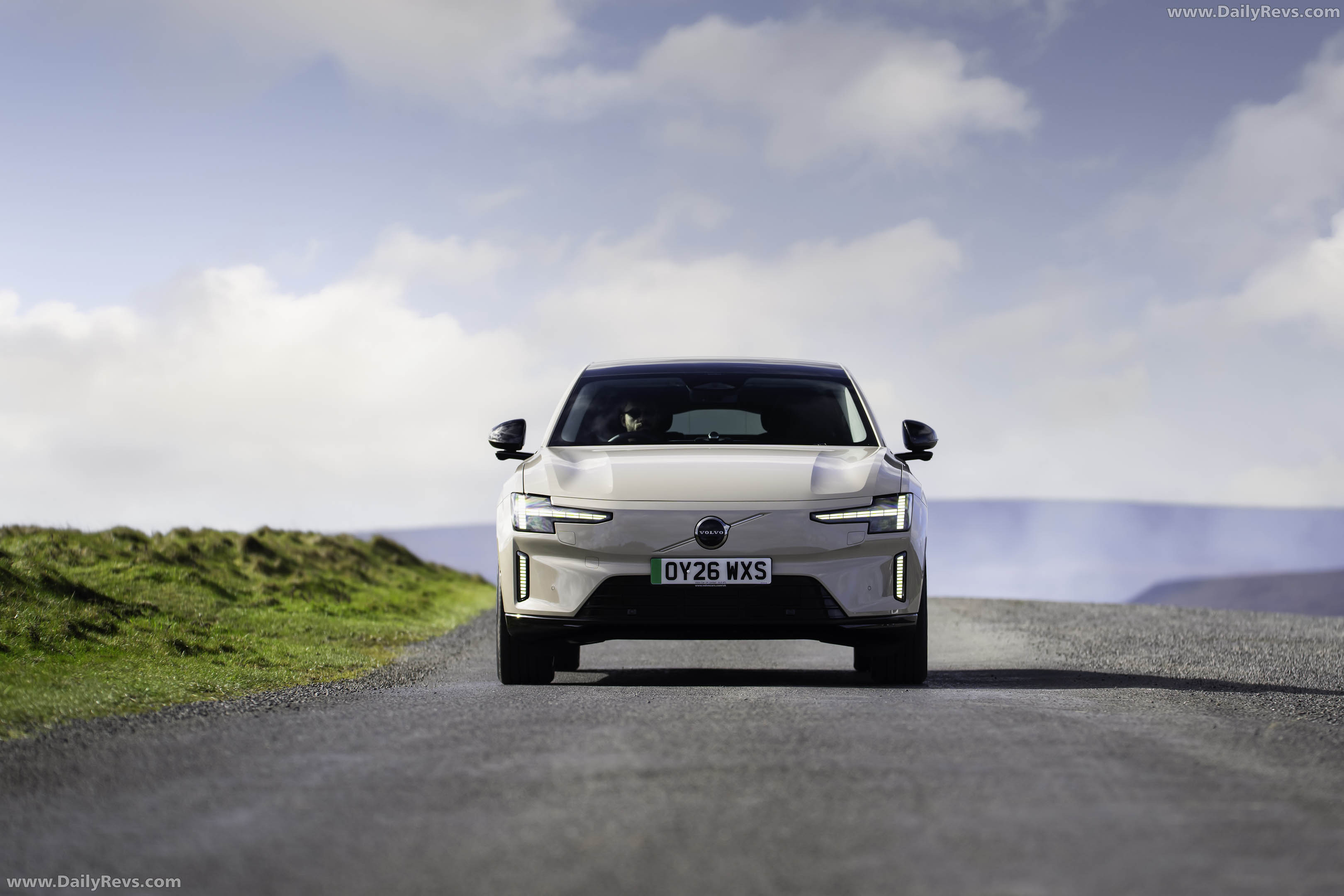 2026 Volvo ES90 UK Version Front View