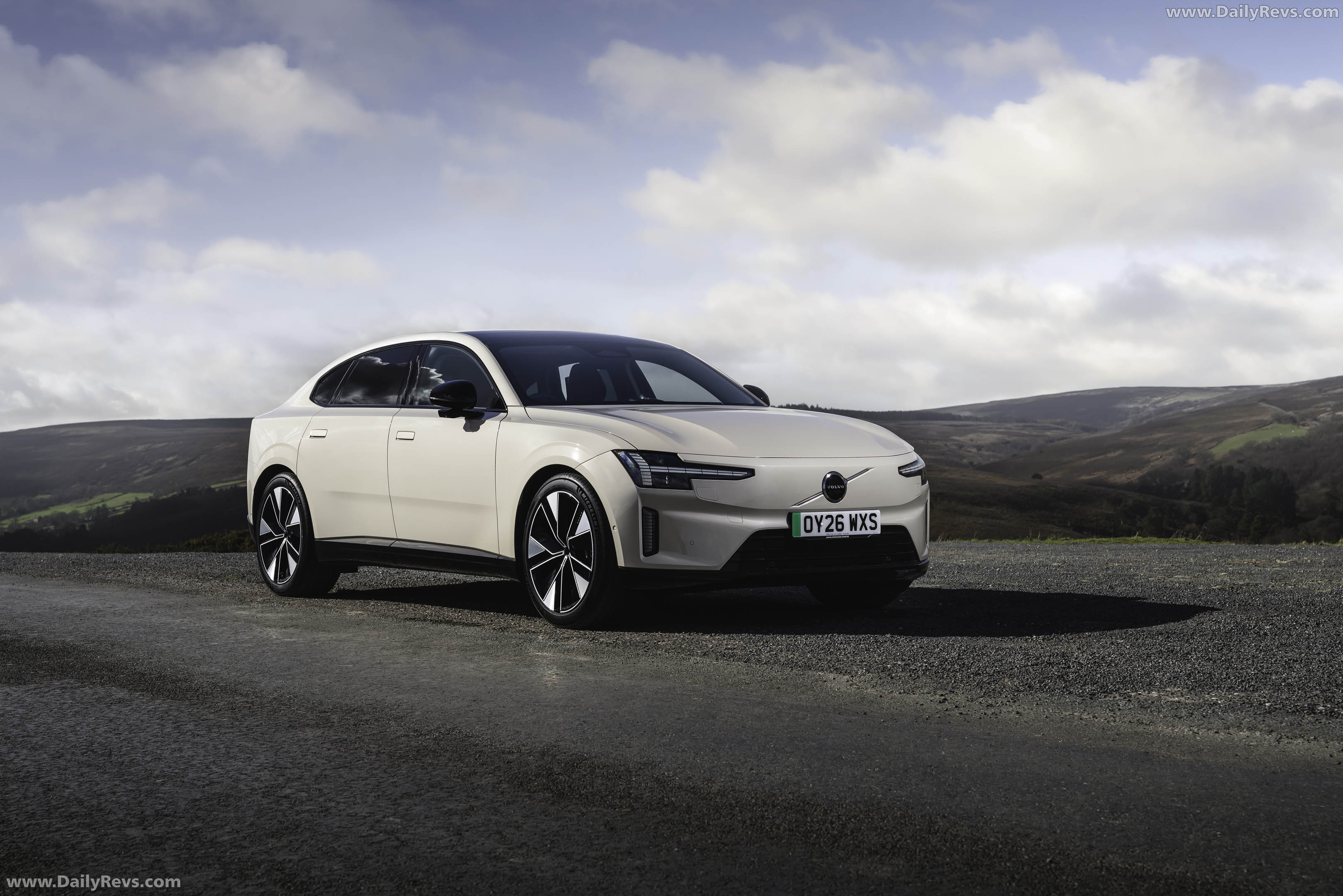 2026 Volvo ES90 UK Version Front View