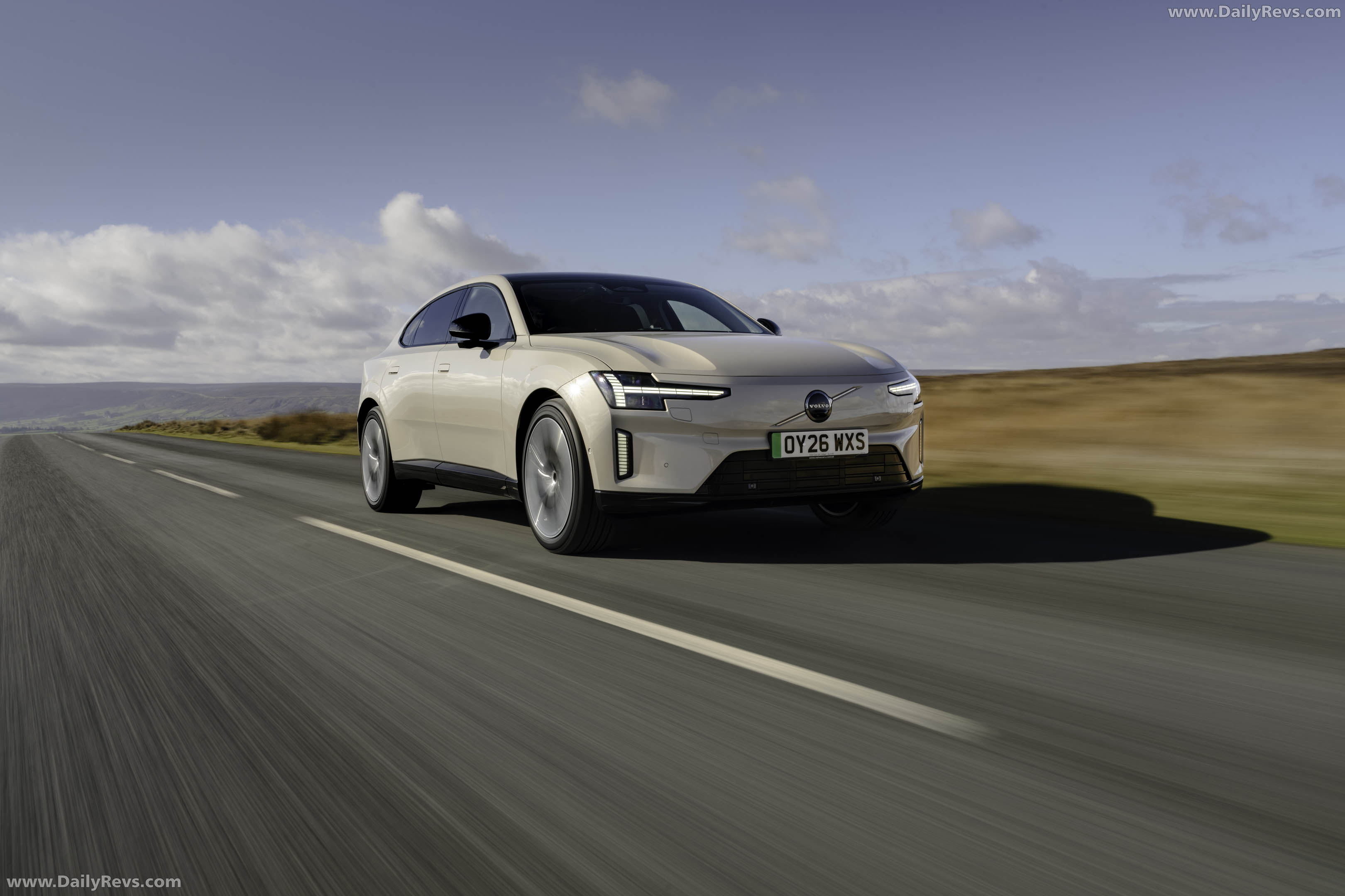 2026 Volvo ES90 UK Version Front View