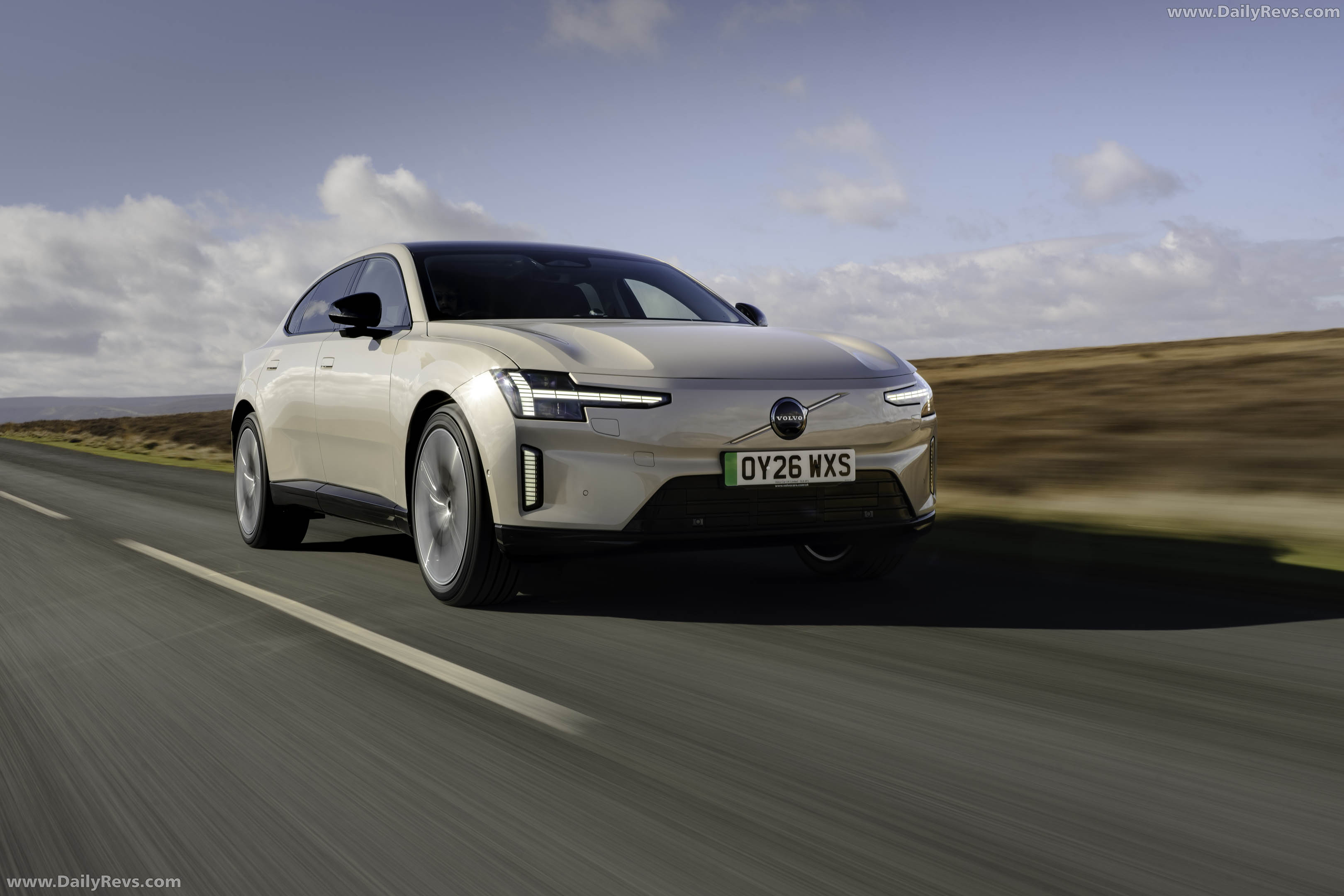 2026 Volvo ES90 UK Version Front View