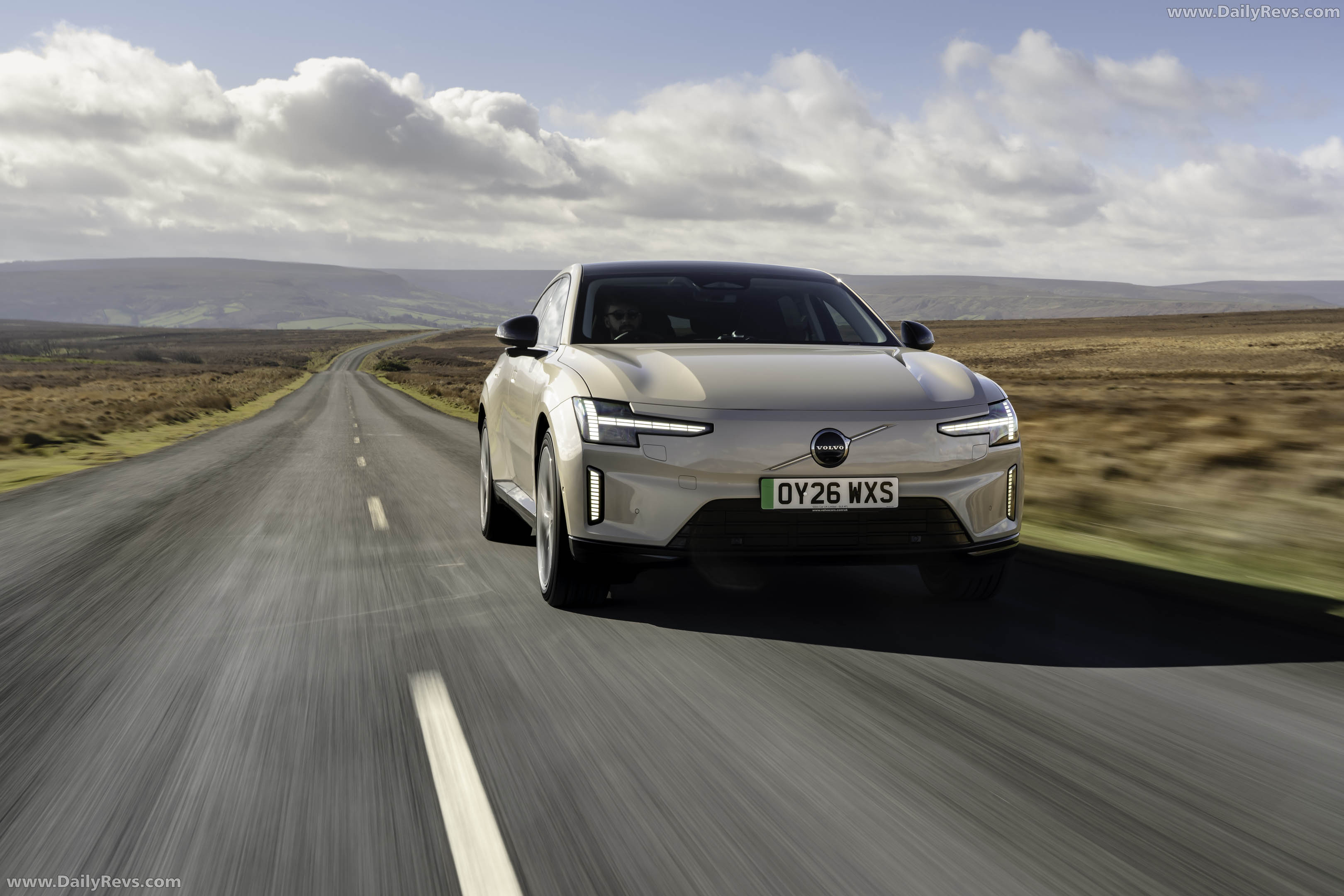 2026 Volvo ES90 UK Version Front View