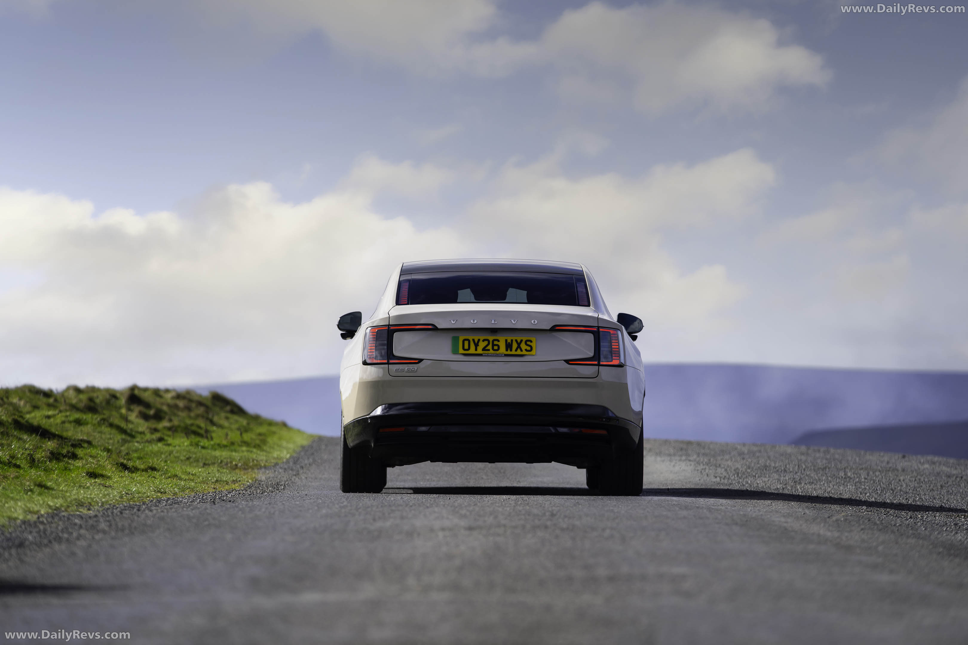 2026 Volvo ES90 UK Version Rear View