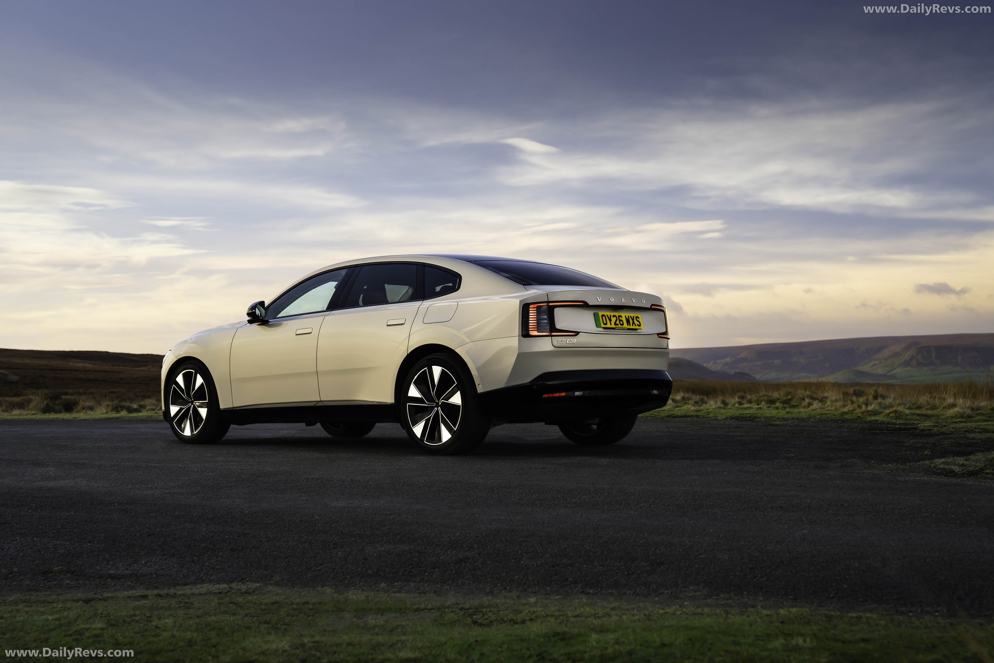 2026 Volvo ES90 UK Version Rear View