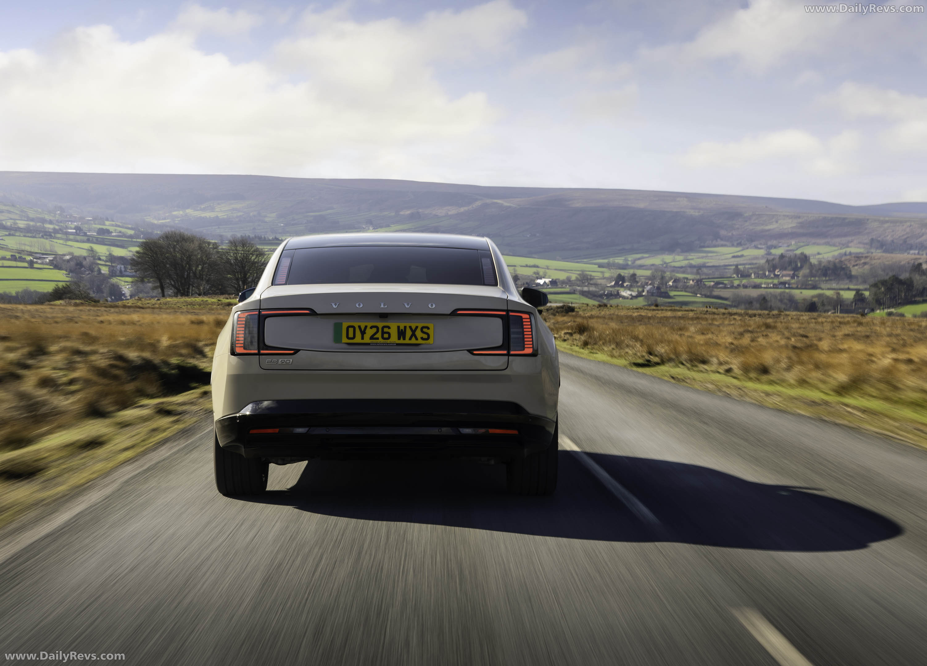2026 Volvo ES90 UK Version Rear View