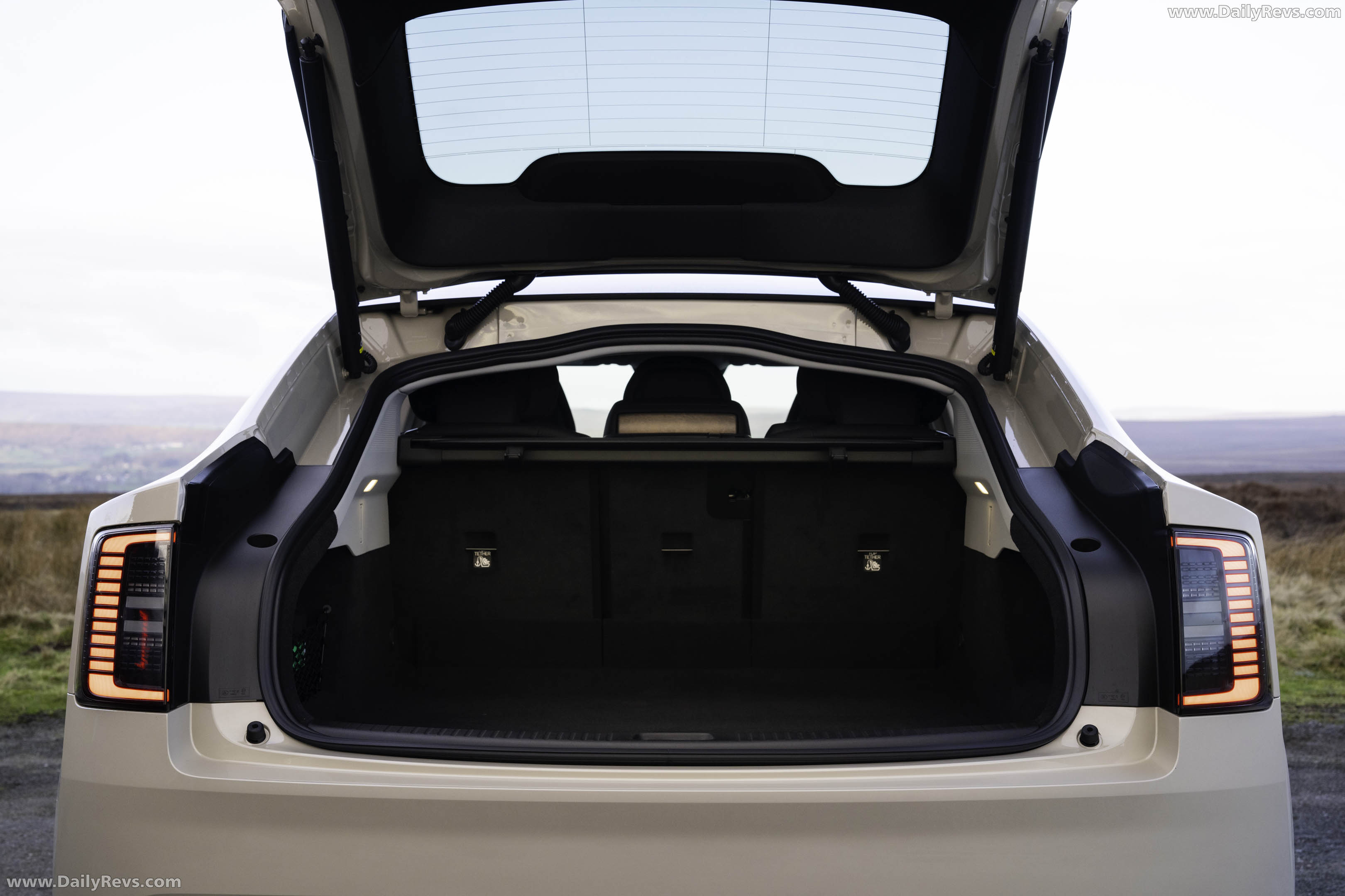 2026 Volvo ES90 UK Version Interior