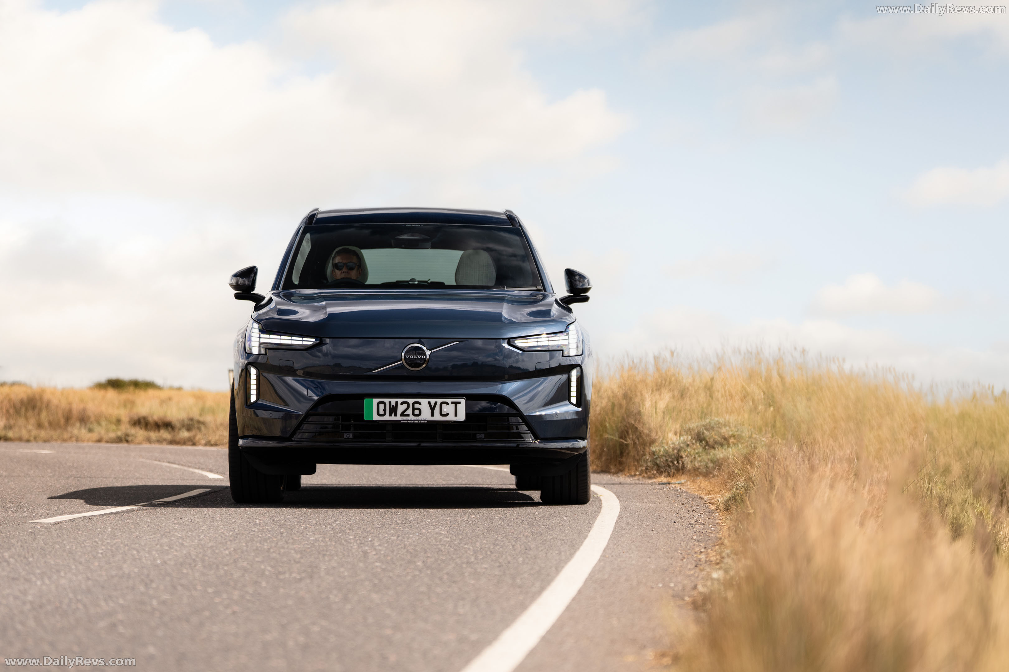 2027 Volvo EX90 UK Version Front View