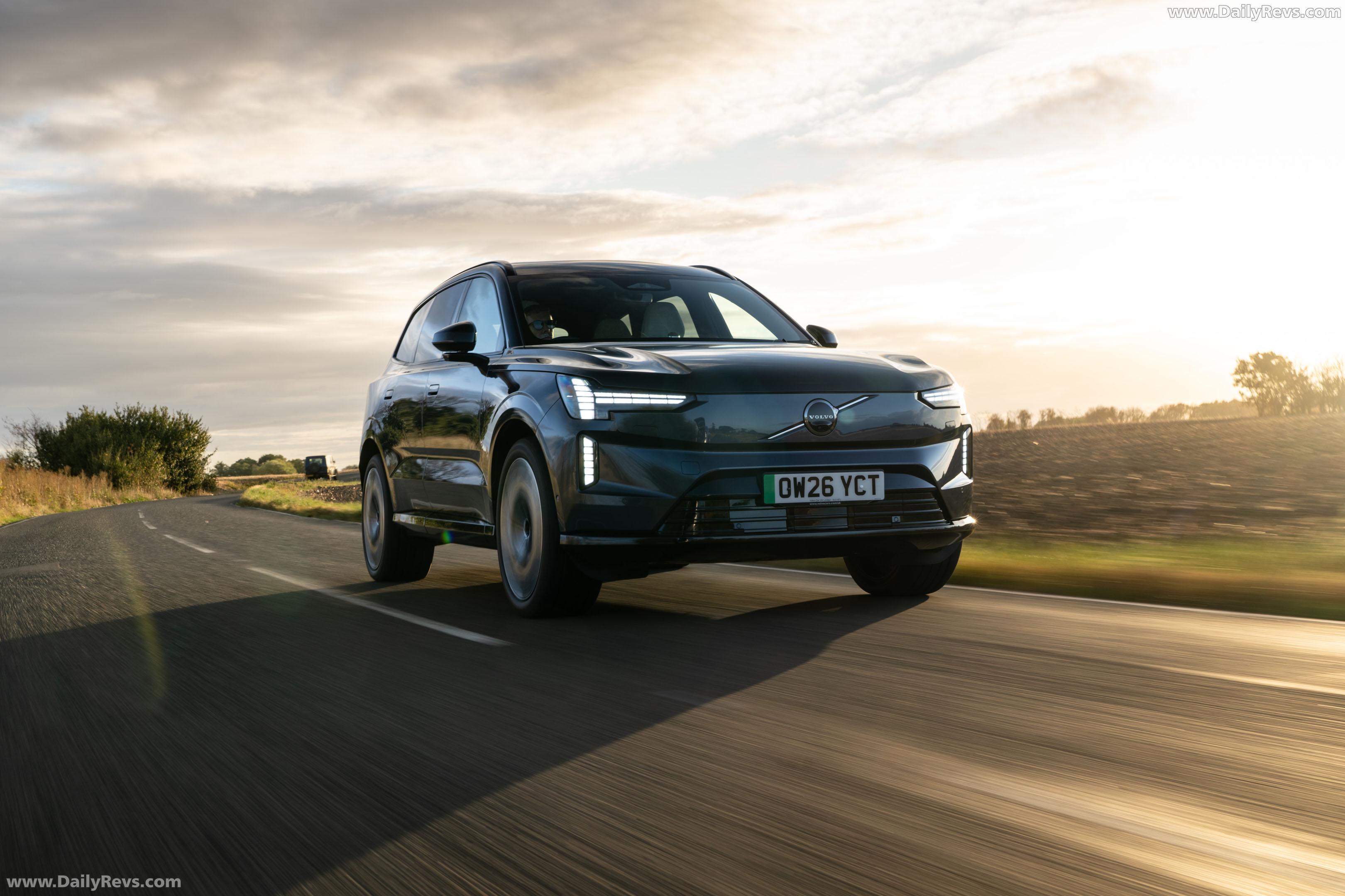 2027 Volvo EX90 UK Version Front View