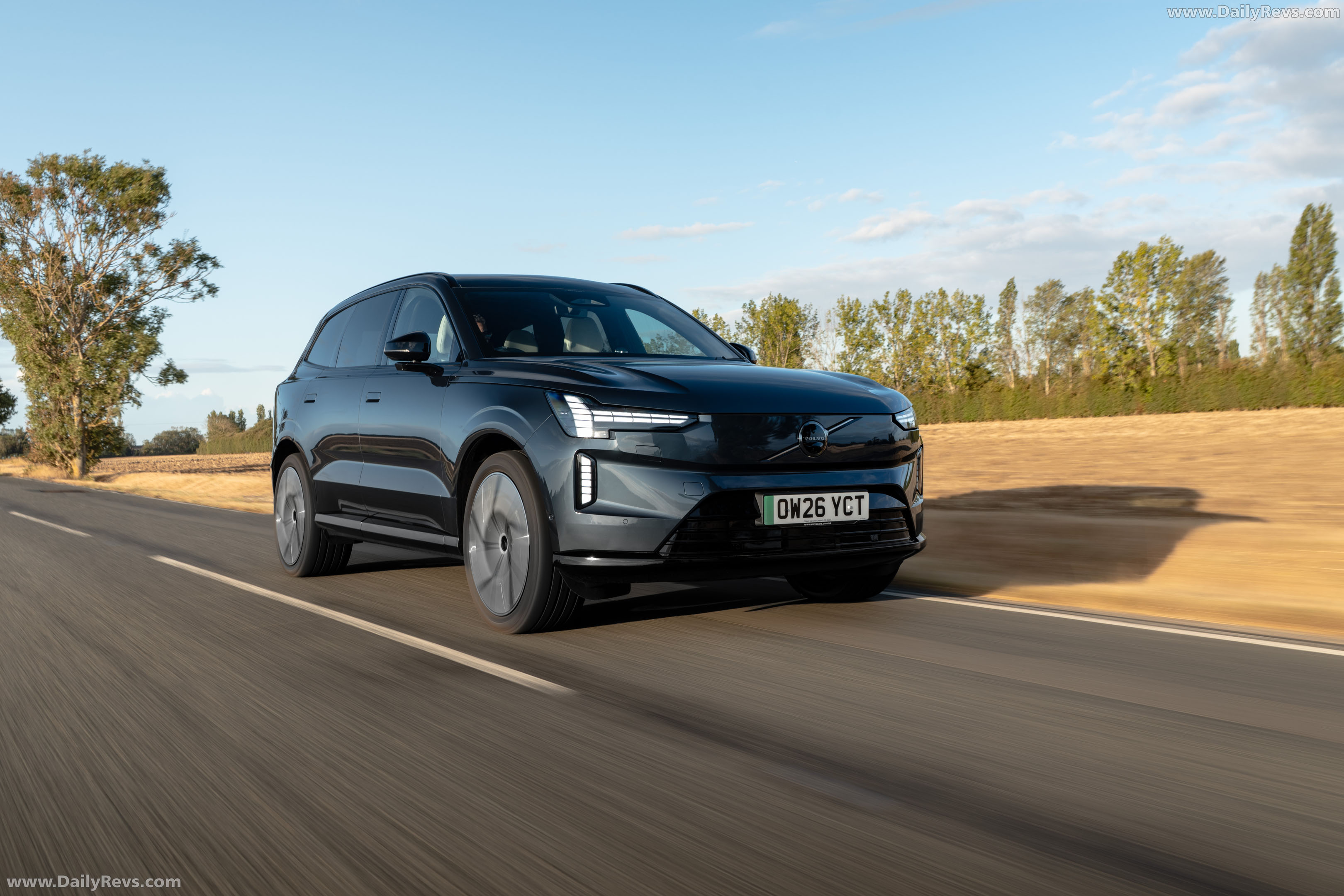 2027 Volvo EX90 UK Version Front View