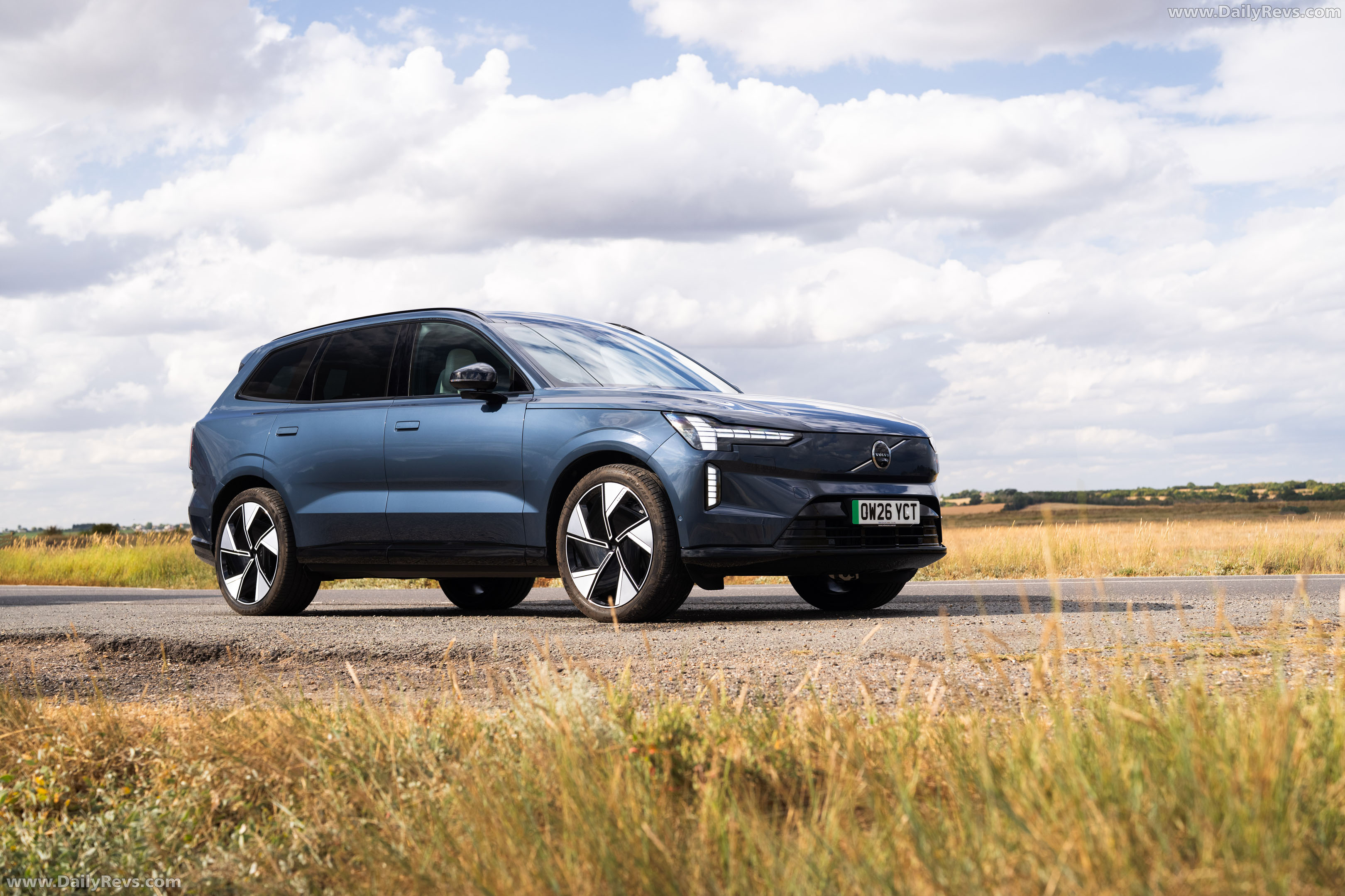 2027 Volvo EX90 UK Version Front View