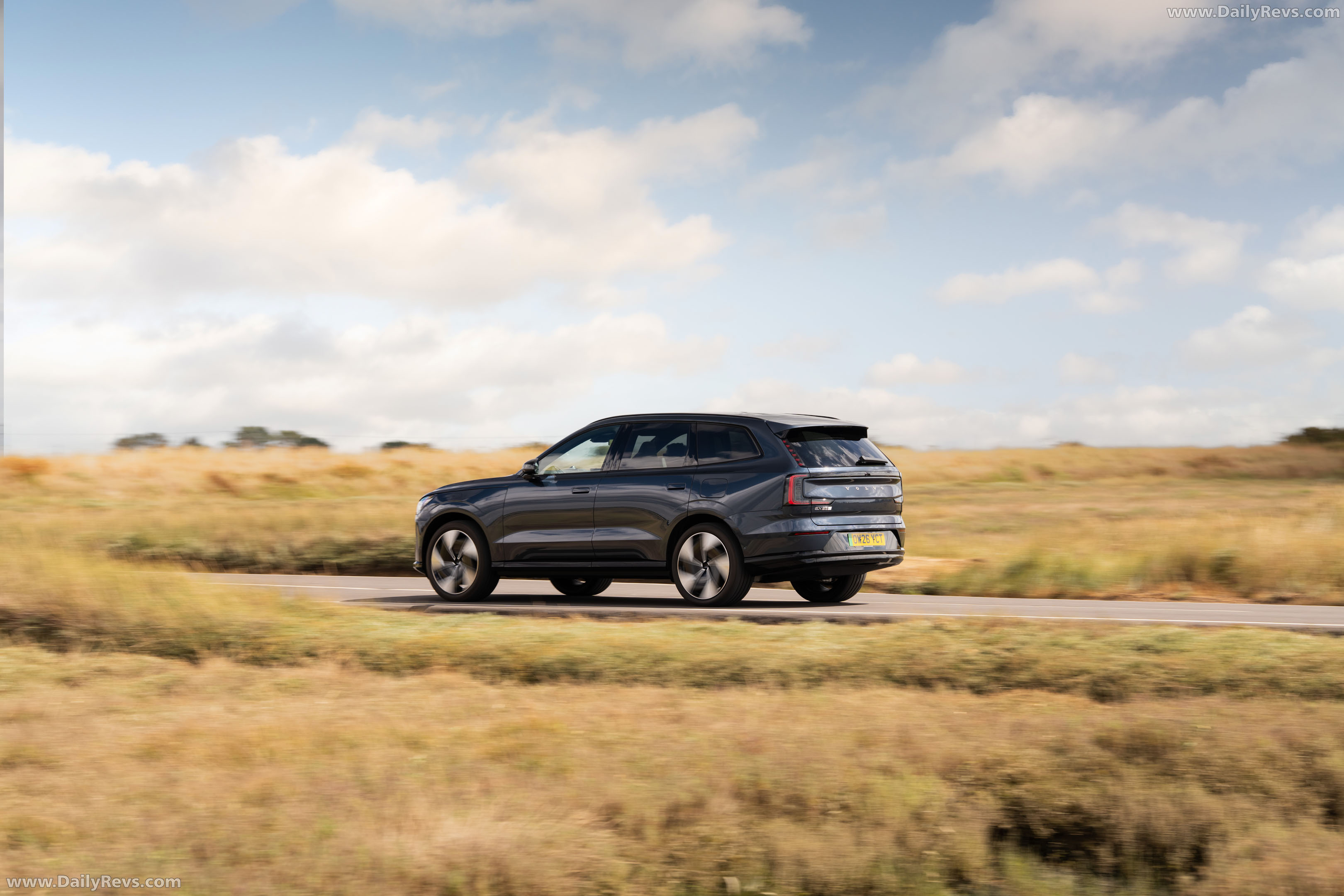 2027 Volvo EX90 UK Version Side View