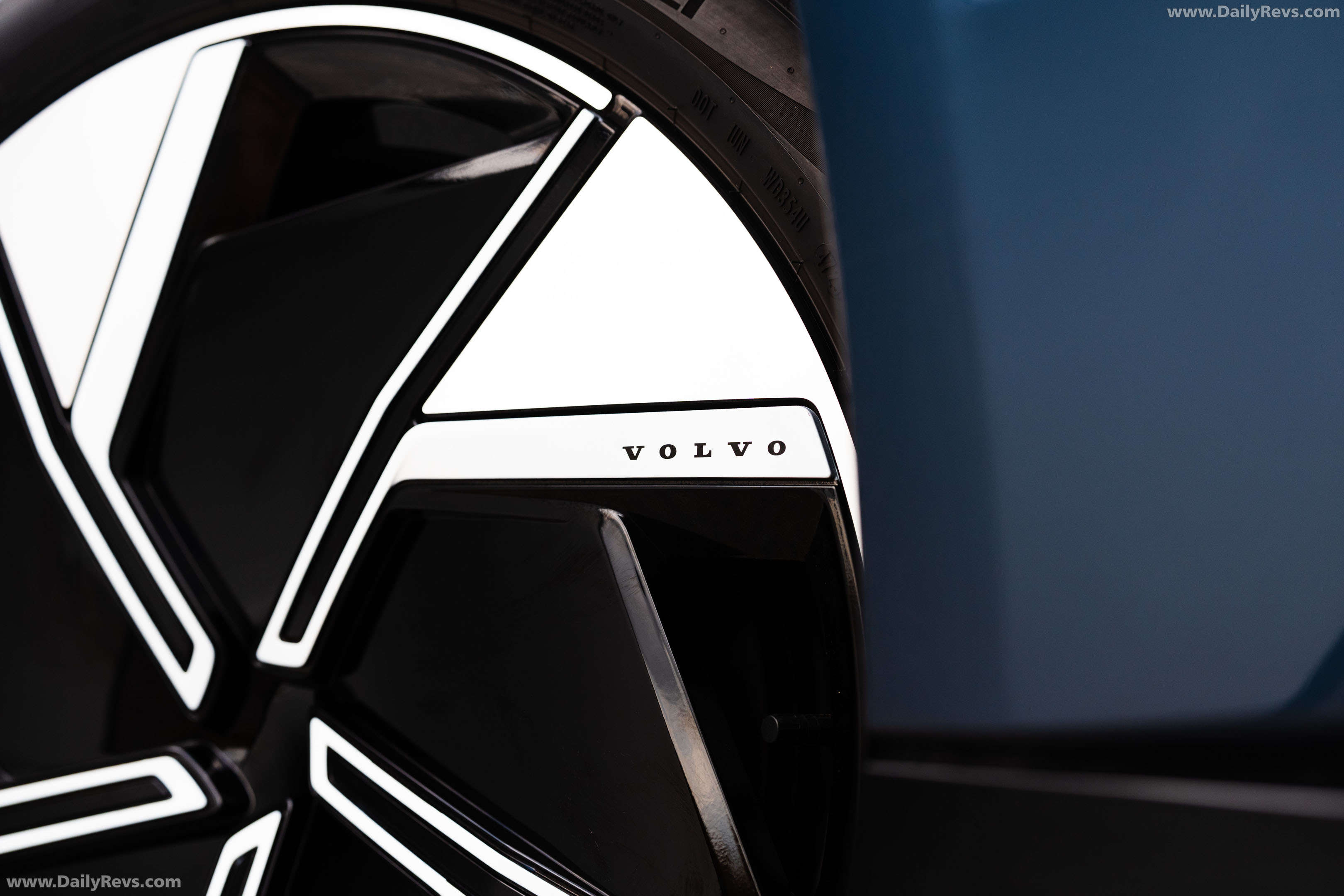 2027 Volvo EX90 UK Version Exterior