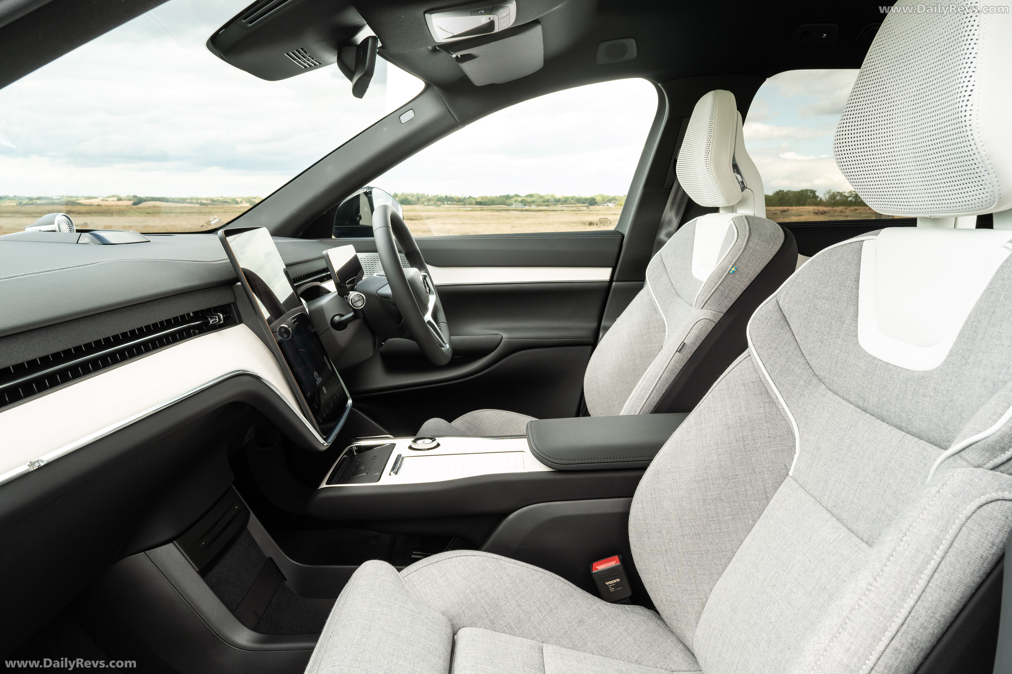 2027 Volvo EX90 UK Version Interior