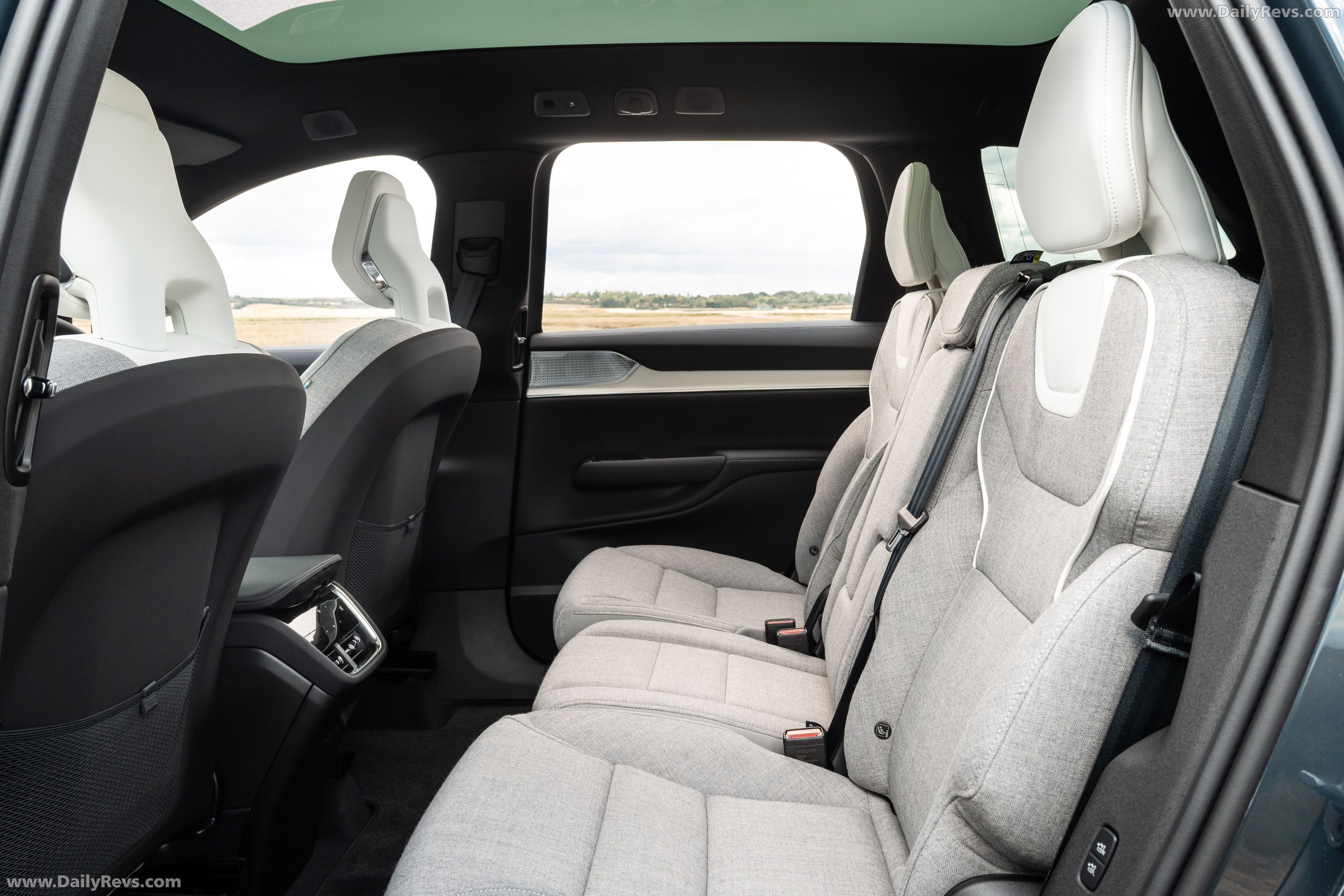2027 Volvo EX90 UK Version Interior