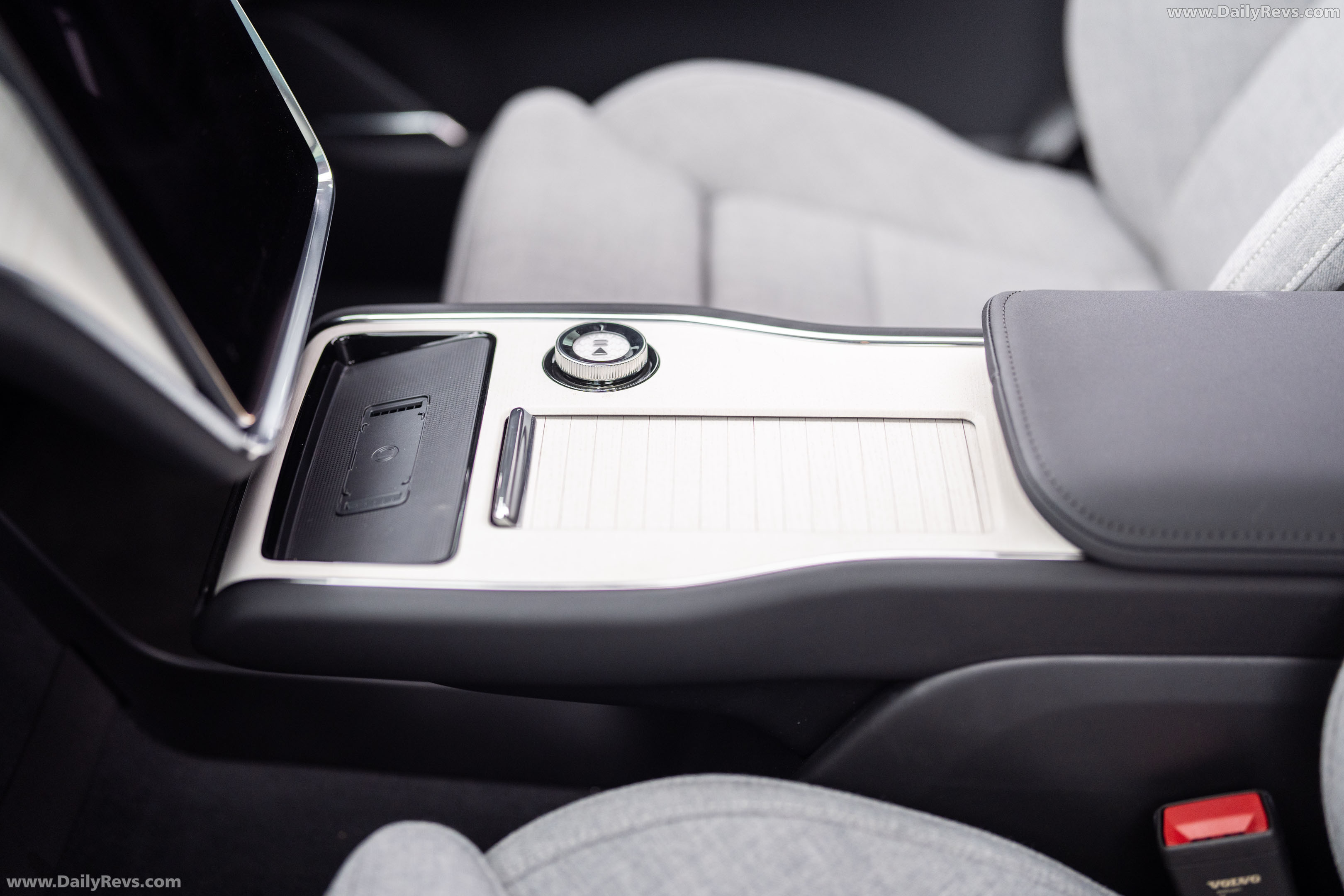 2027 Volvo EX90 UK Version Interior