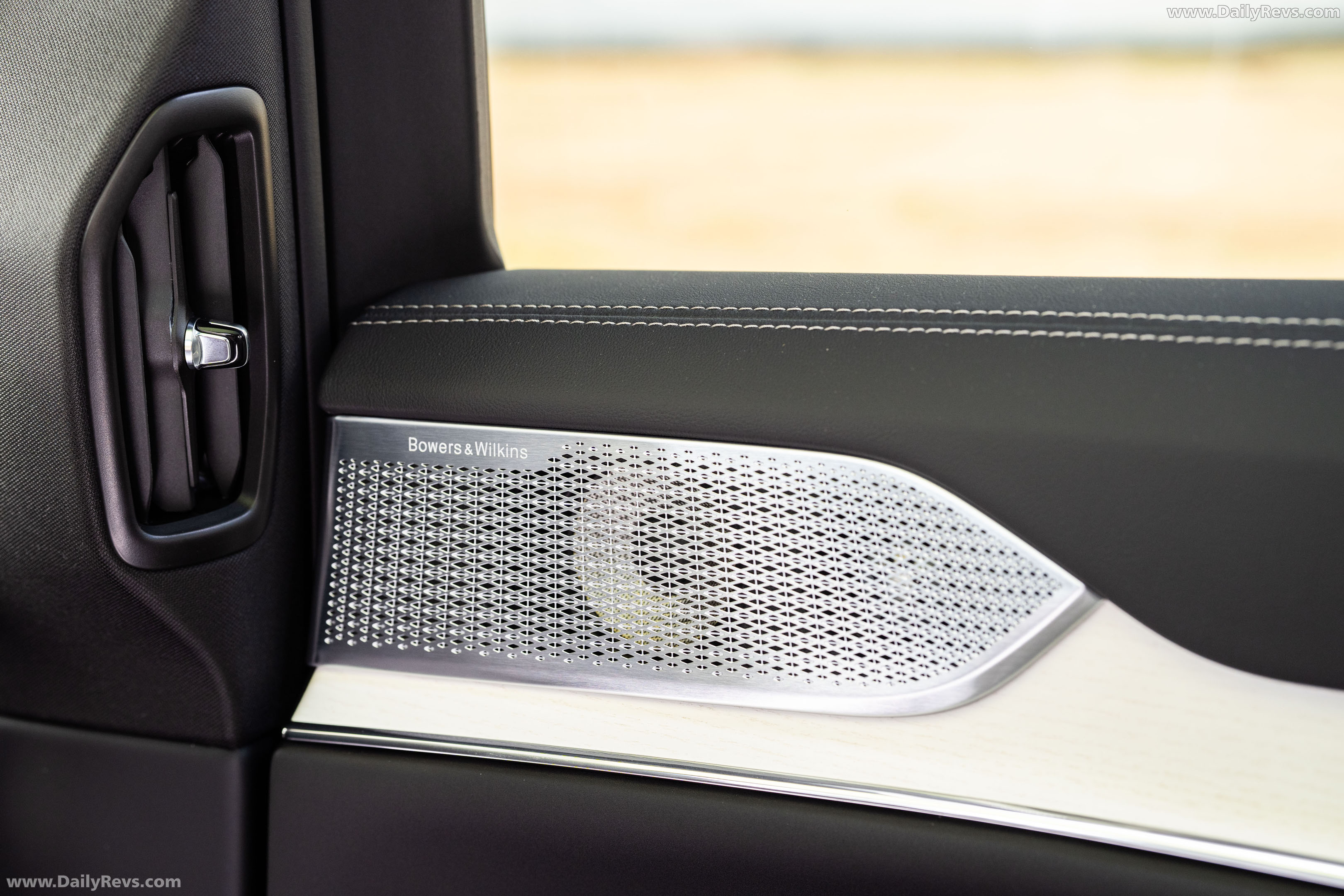 2027 Volvo EX90 UK Version Interior