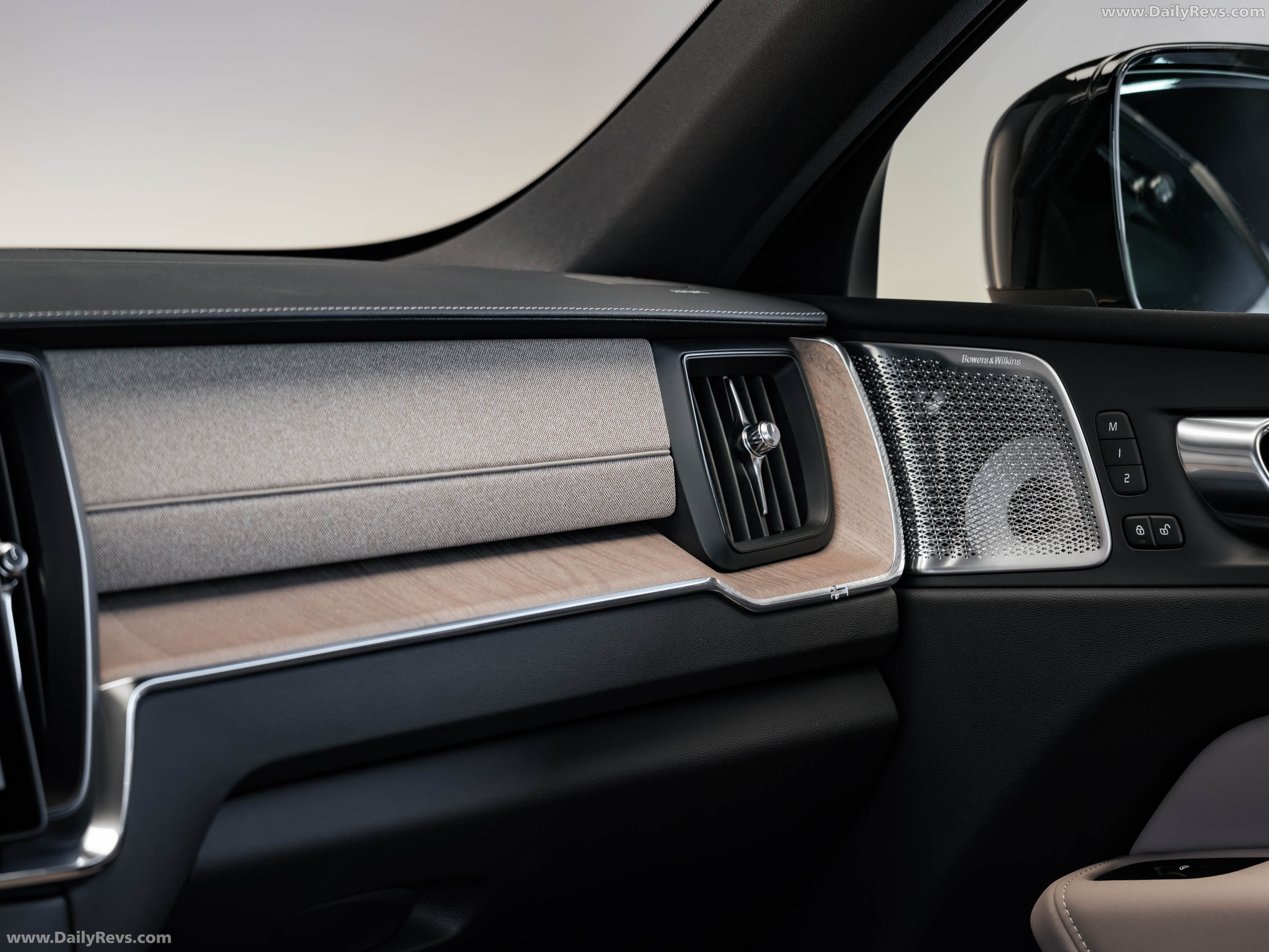 2027 Volvo XC60 Interior