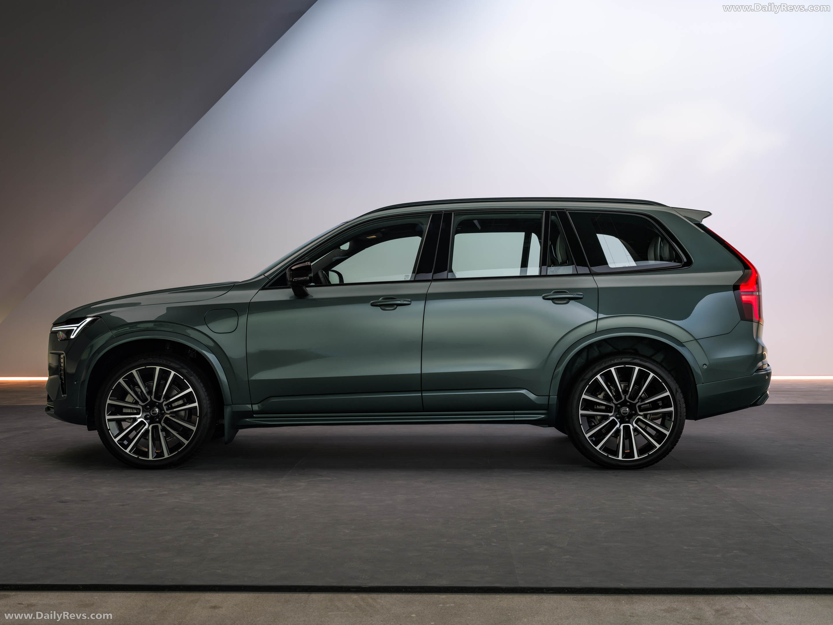 2027 Volvo XC90 Side View