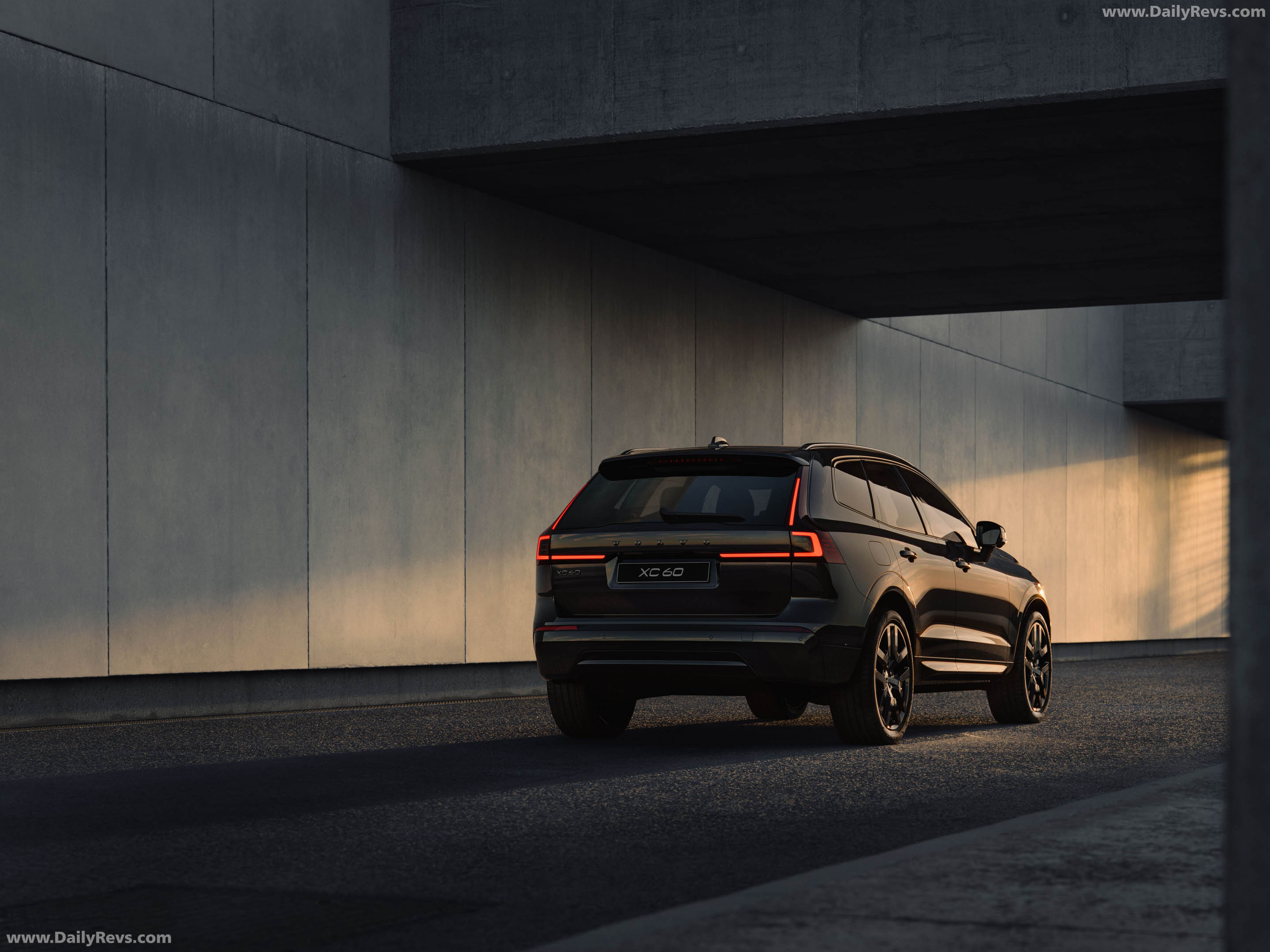 2027 Volvo XC60 Black Edition Rear View