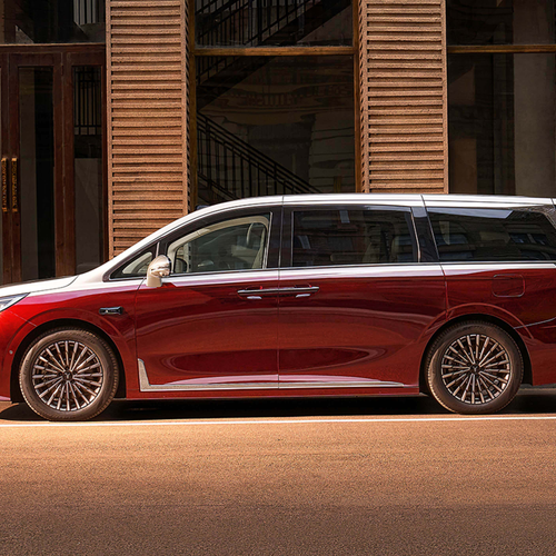 2026 Voyah Dreamer PHEV Side View