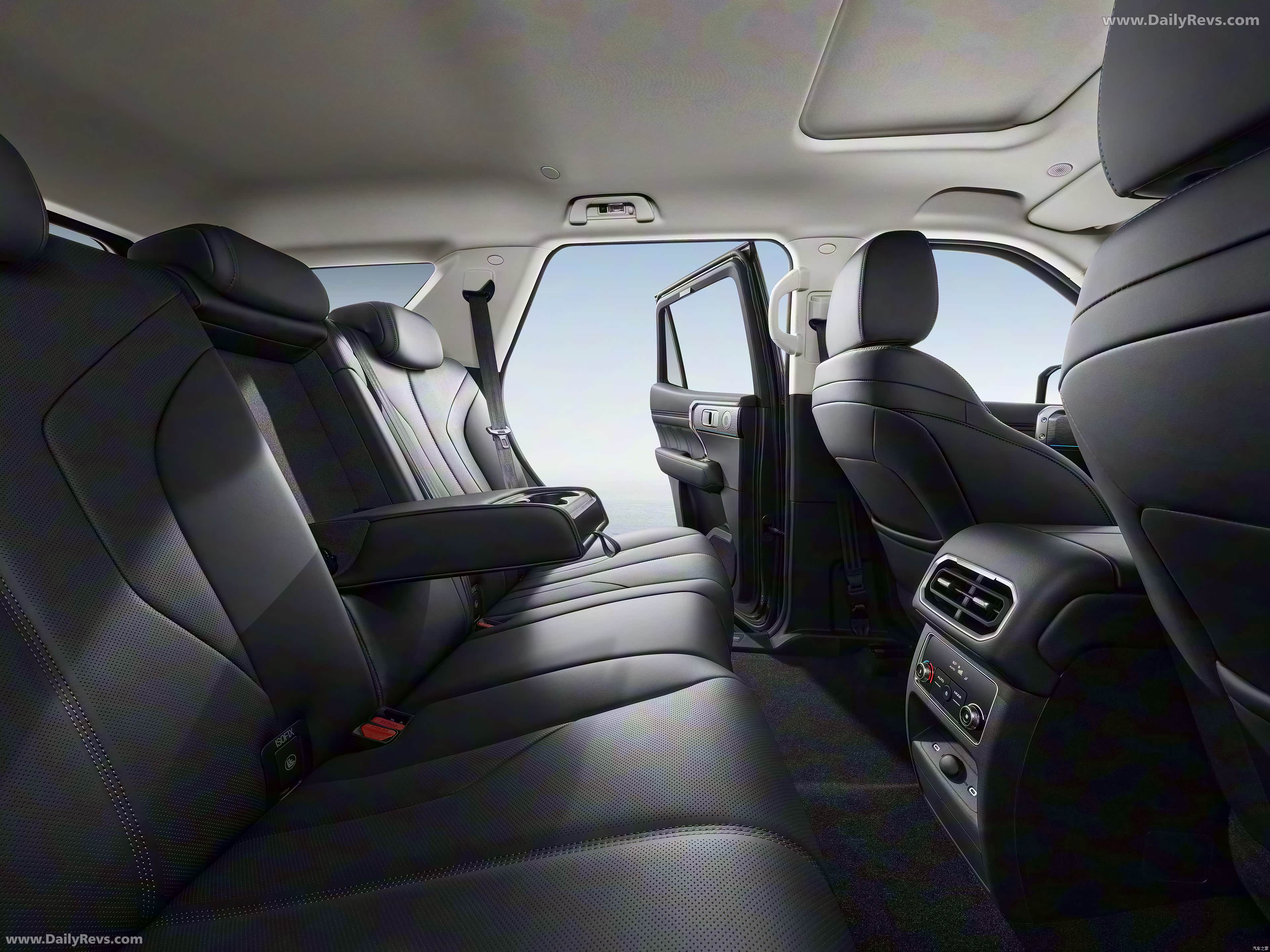 2026 WEY Tank 400 Interior