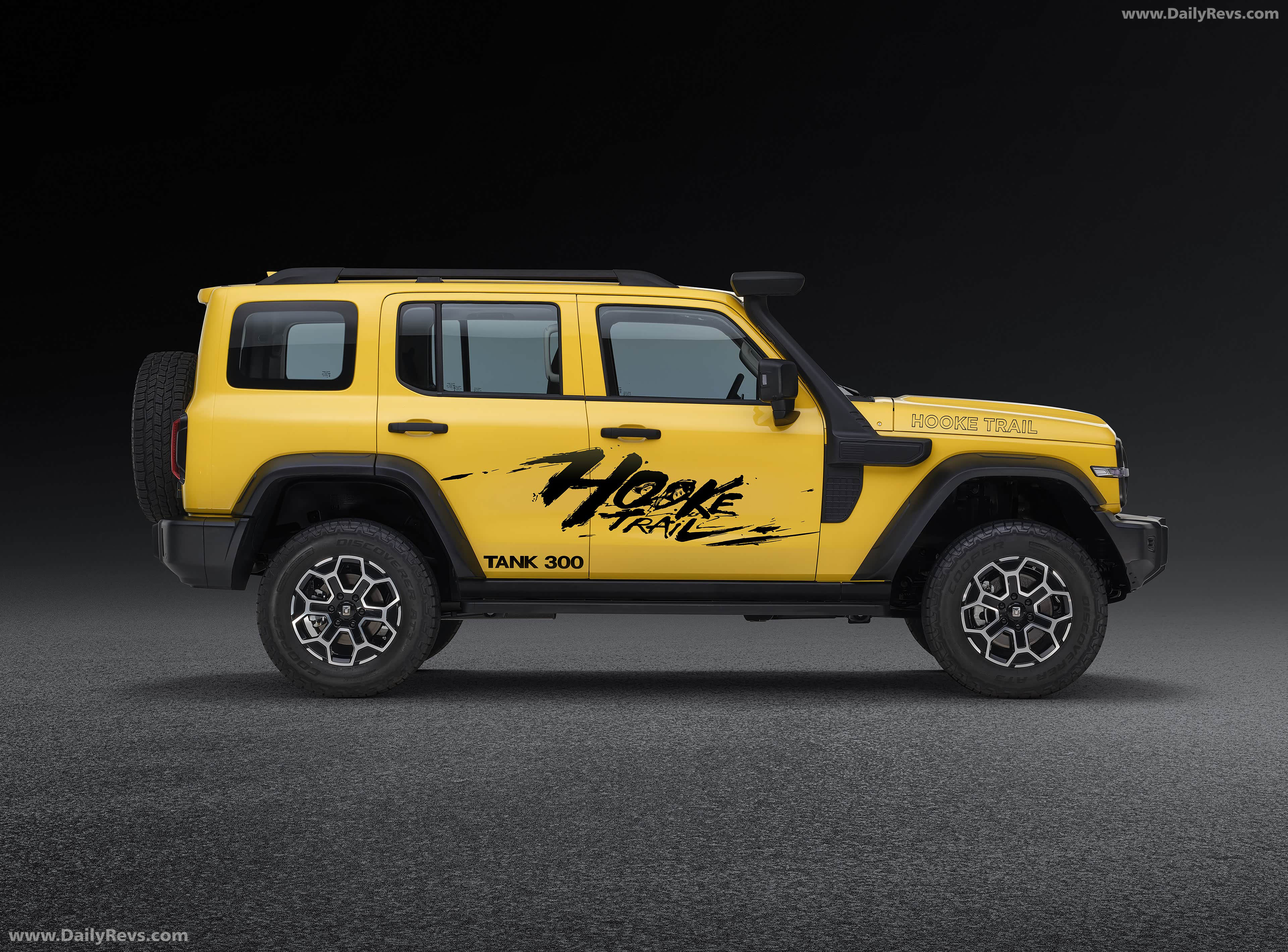 2026 WEY Tank 300 Hooke Trail Side View