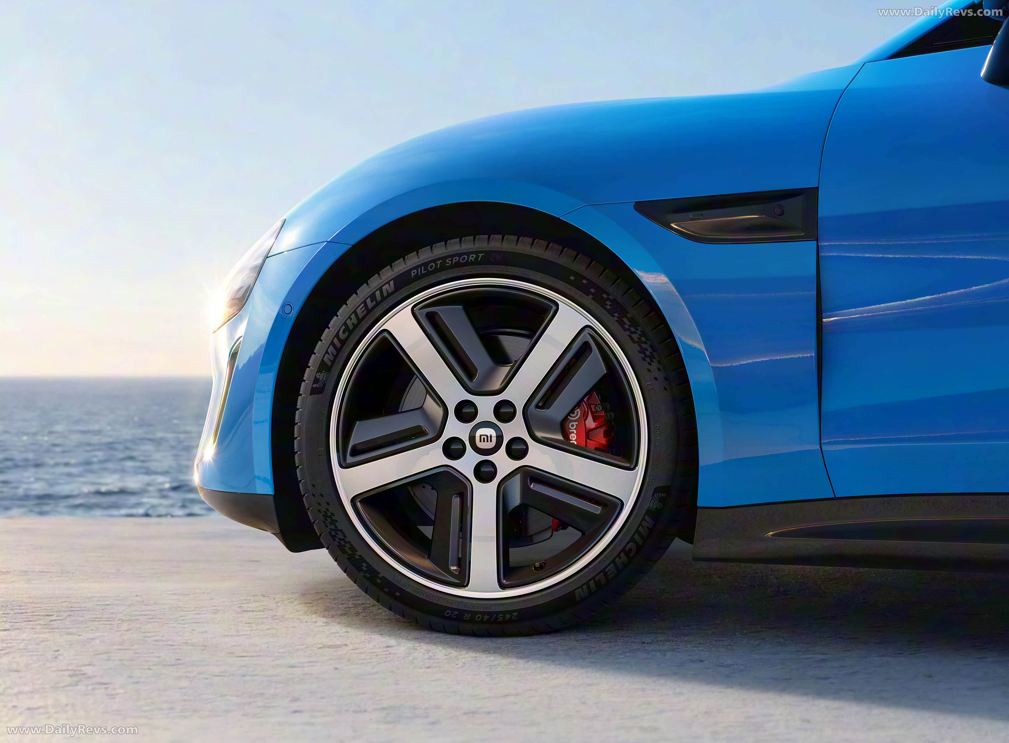 2025 Xiaomi SU7 Capri Blue Exterior