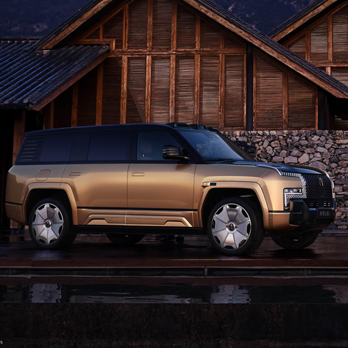 2026 YangWang U8L Side View