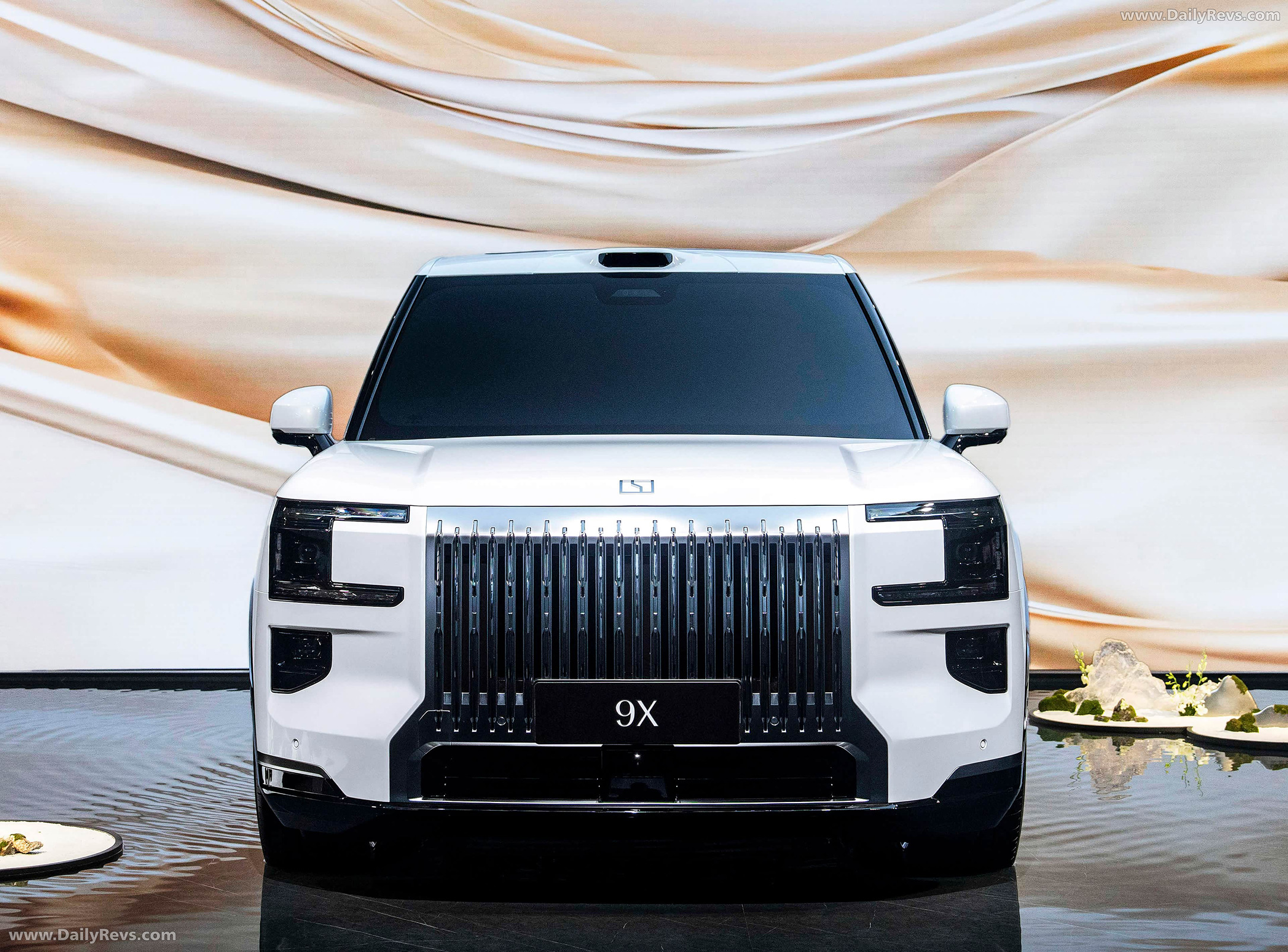 2026 Zeekr 9X Arctic White Front View