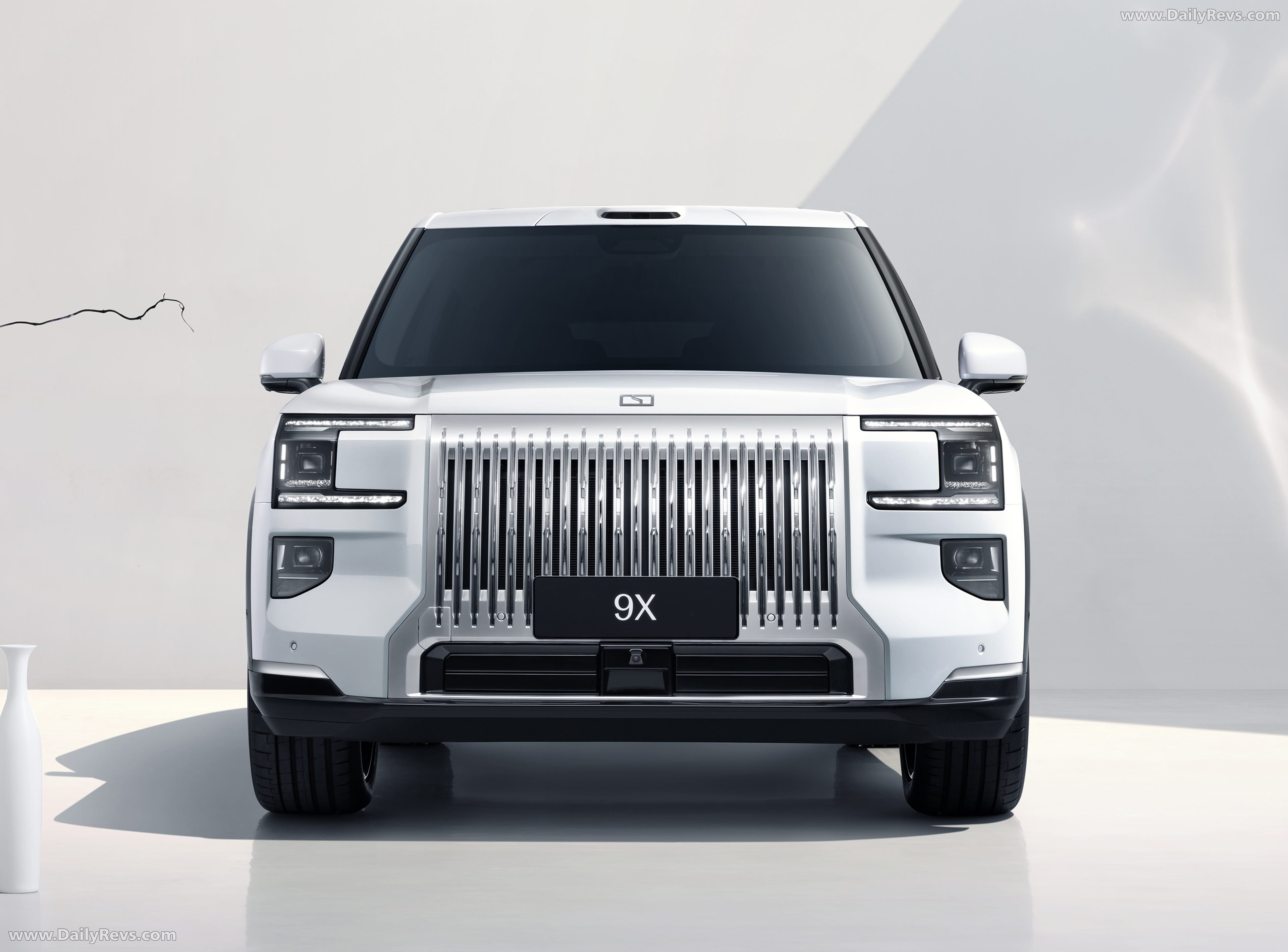 2026 Zeekr 9X Arctic White Front View